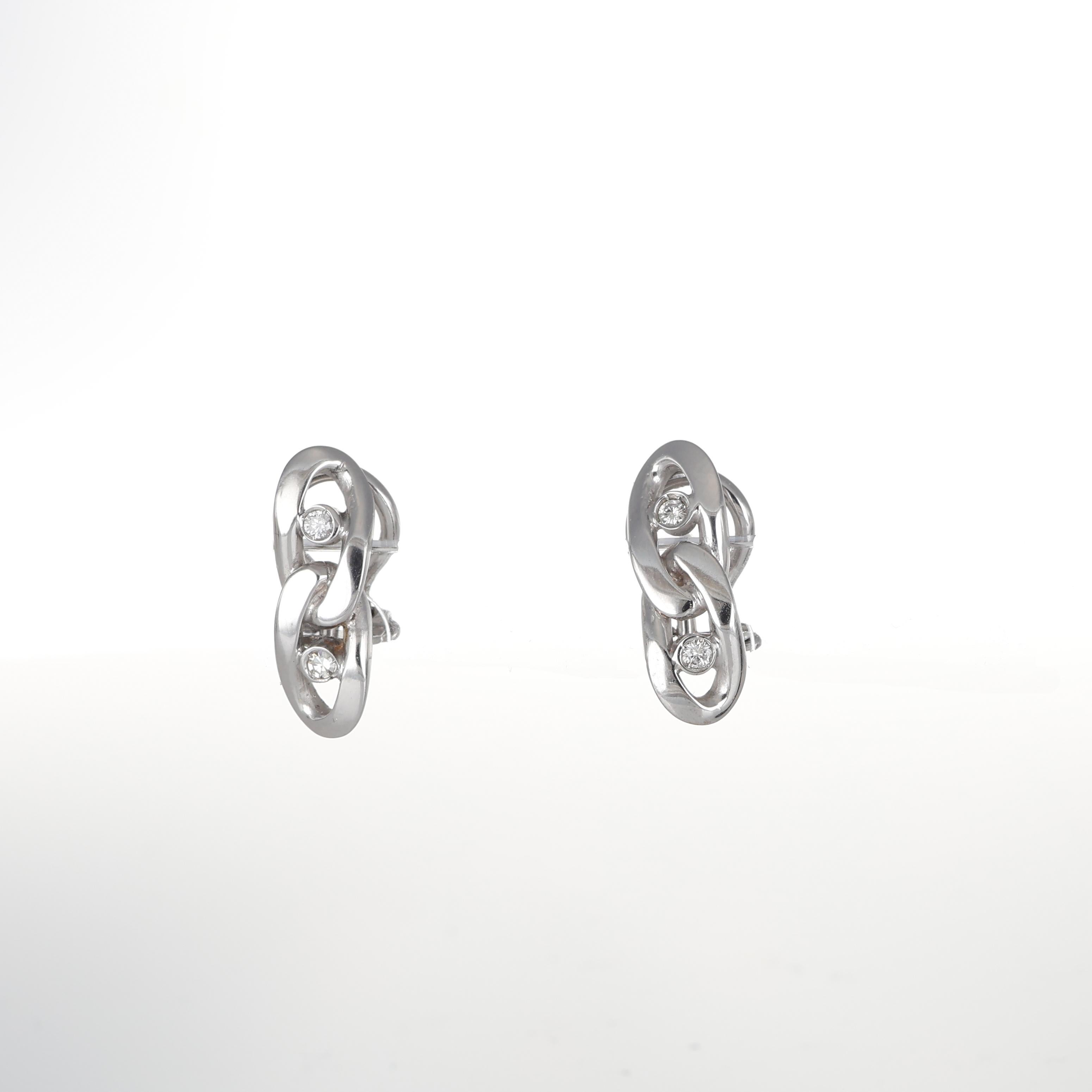 A modern pair of stud earrings crafted in 18K white gold, featuring a refined chain-inspired design. Each earring is adorned with two solitaire brilliant-cut diamonds, for a total of 0.08 carats, adding a touch of understated elegance. Lightweight