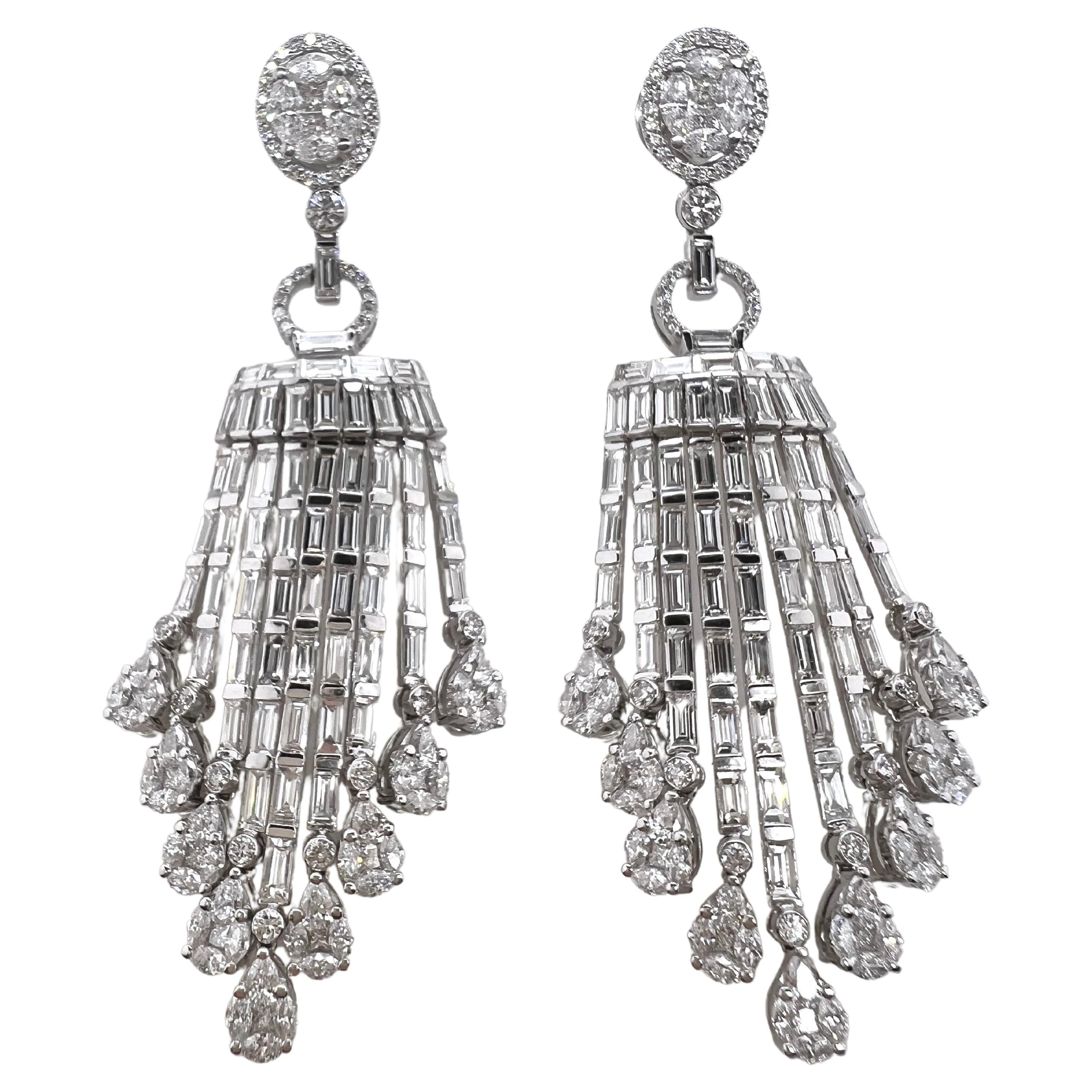18k White Gold Chandelier Diamond Earrings with Baguettes and Round Diamonds For Sale