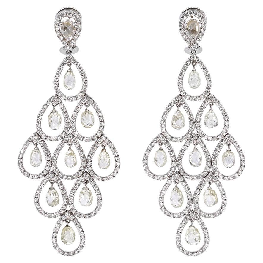 Orecchini Chandelier in oro bianco 18K, 19,83 ct di diamanti Briolette, Pear e Round in vendita