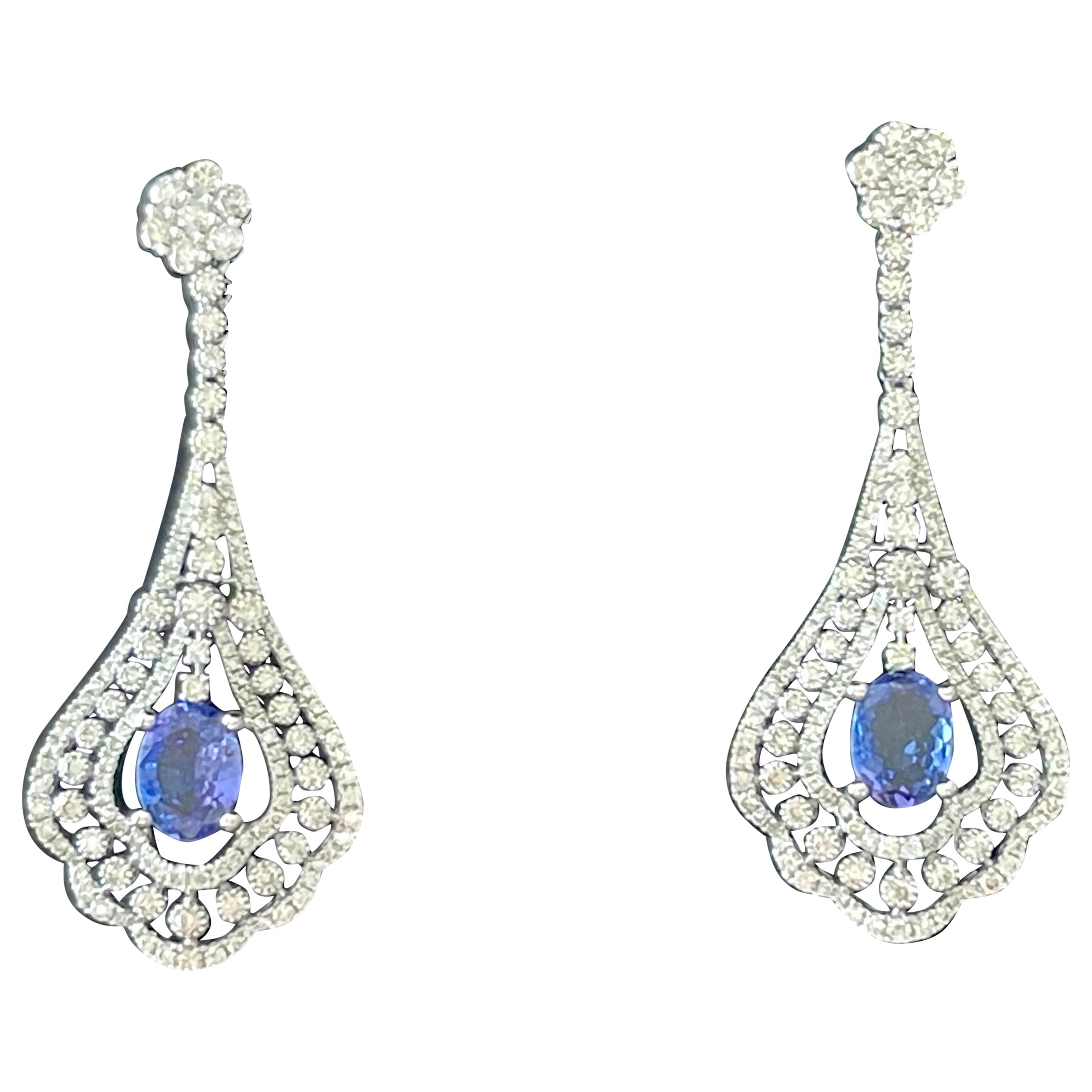 Boucles d'oreilles lustre en or blanc 18 carats avec tanzanite et diamants