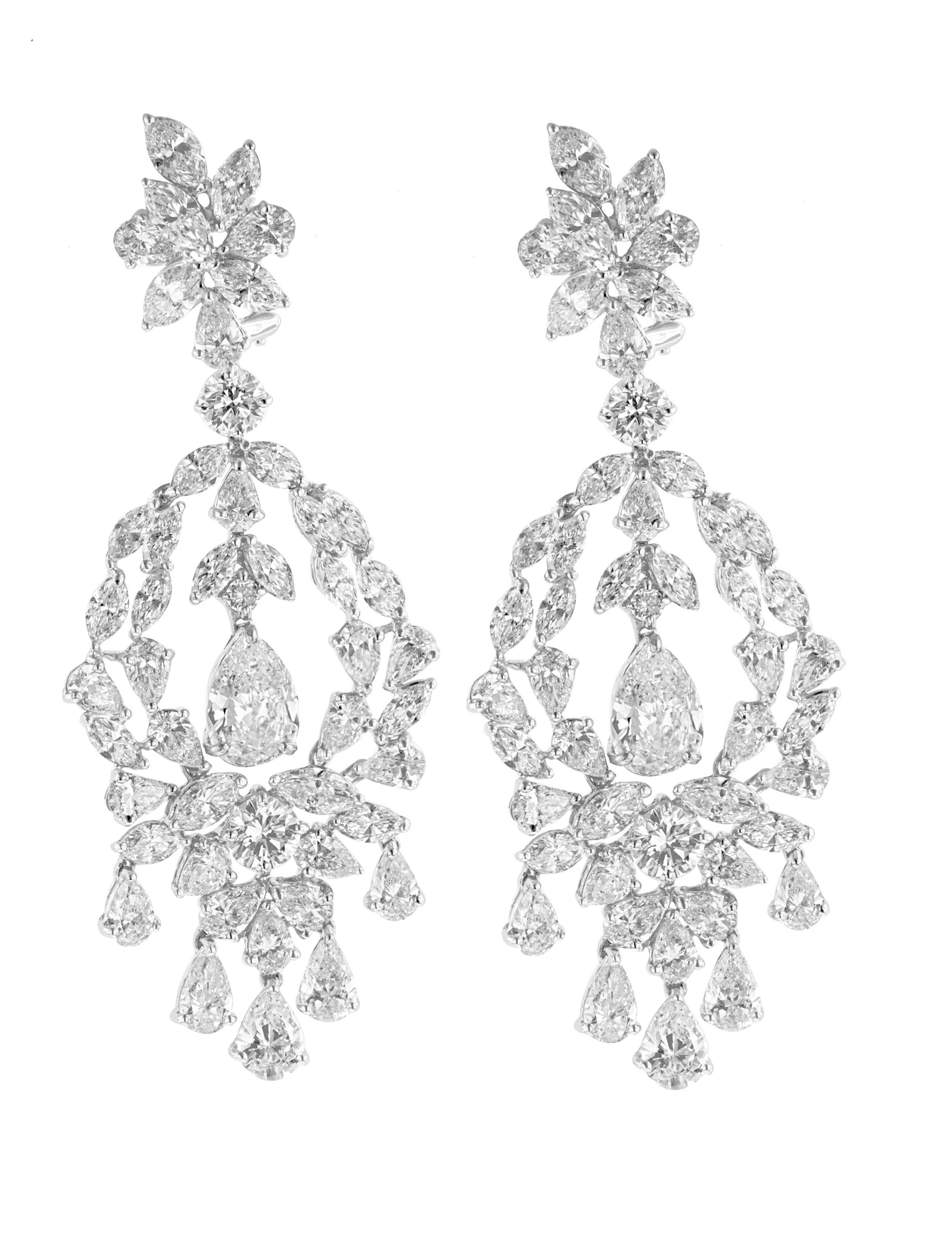 18k white gold diamond chandelier earrings features 3.78 carats (2.01 gsi2 egl(psc228 and 1.77 fsi2 egl(psc230) of pear shape certified diamonds and 26.00 carats multishape diamonds.
