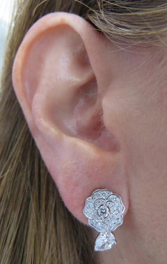 18k White Gold Chanel Camélia Précieux Diamond Earrings