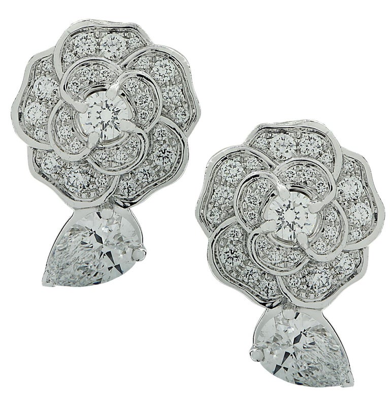 18k White Gold Chanel Camélia Précieux Diamond Earrings at 1stDibs