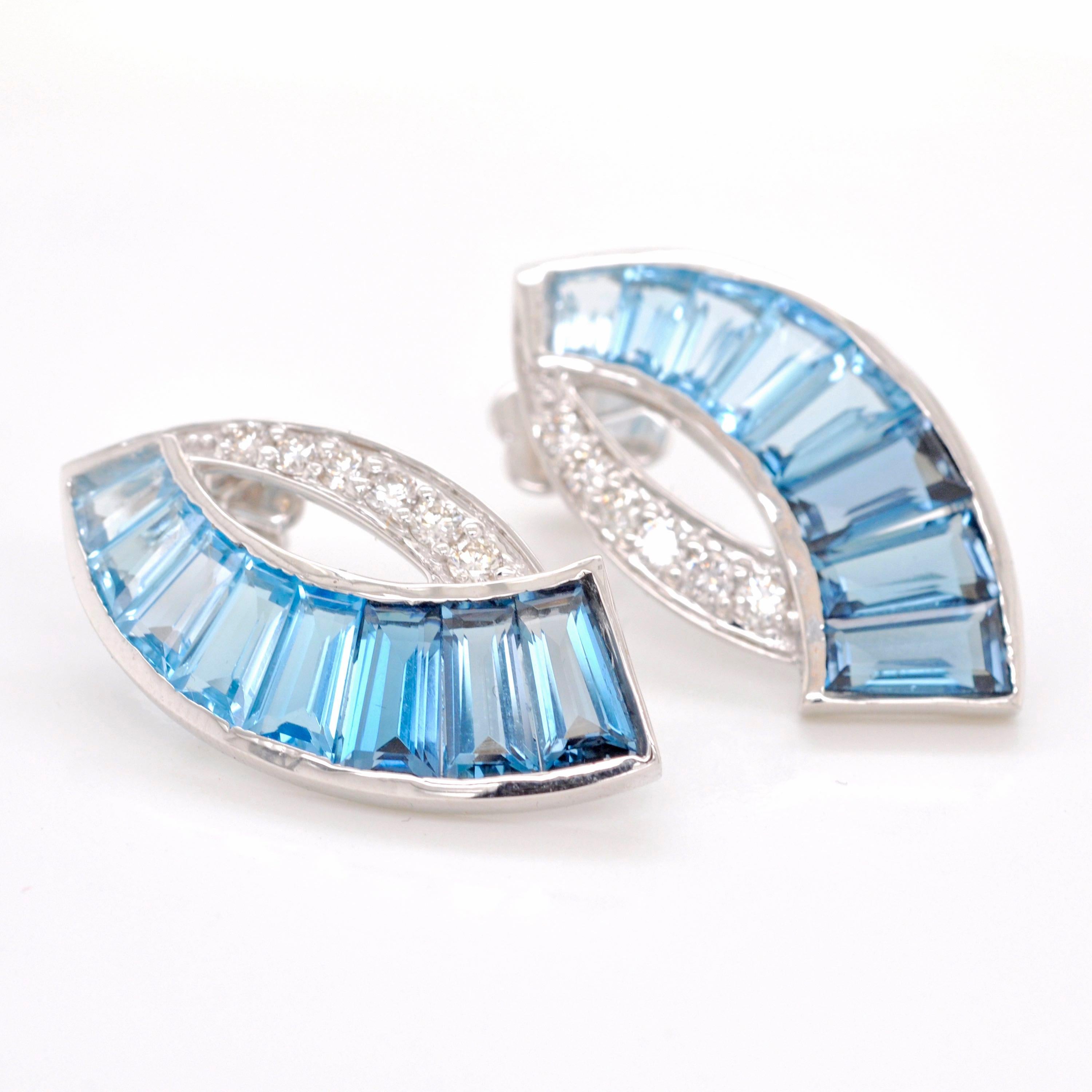 18K White Gold Channel Set Tapered Baguettes Blue Topaz Sword Stud Earrings In New Condition For Sale In Jaipur, Rajasthan