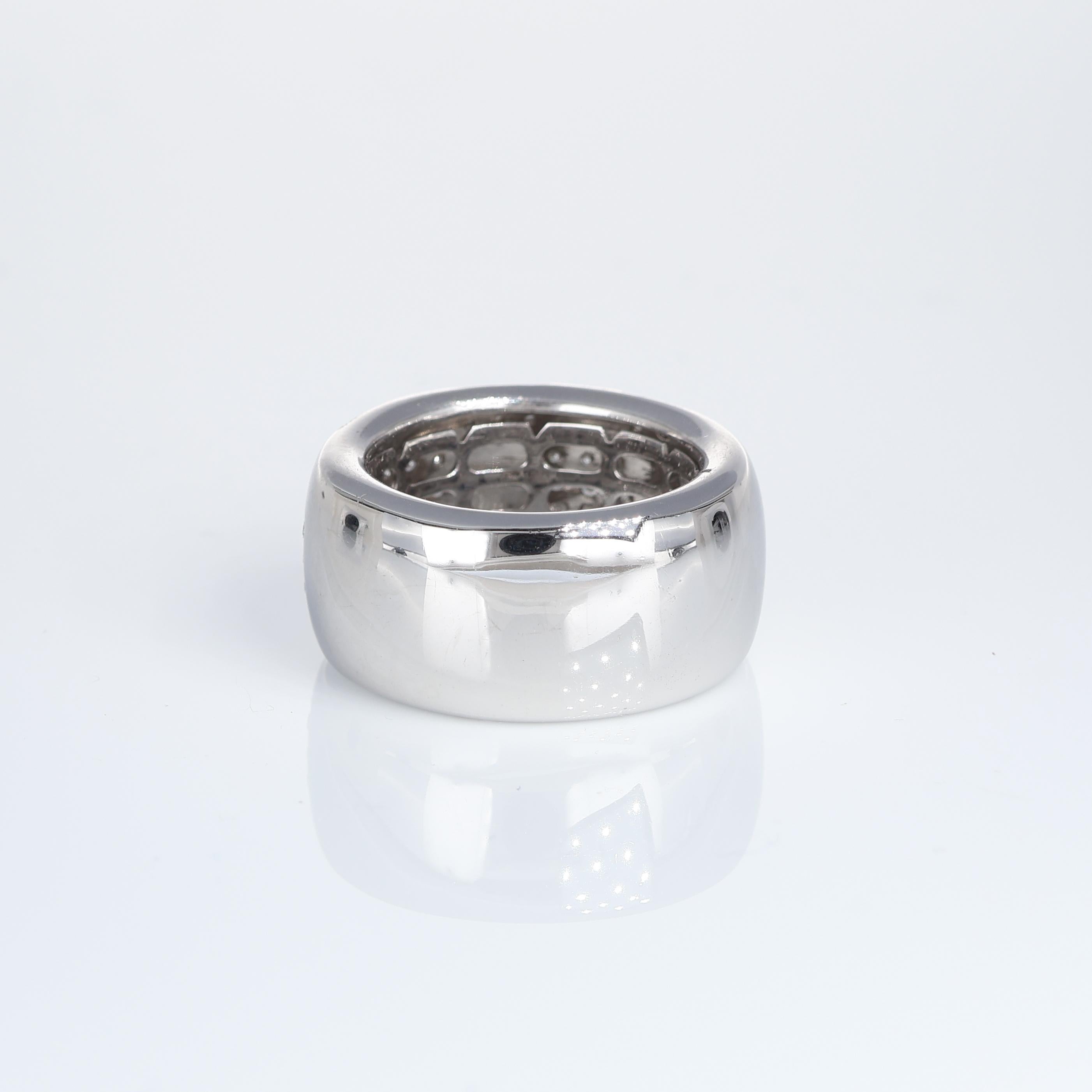 Women's or Men's 18k White Gold Checkerboard Ring with Pavé Diamonds 0.72 carats For Sale