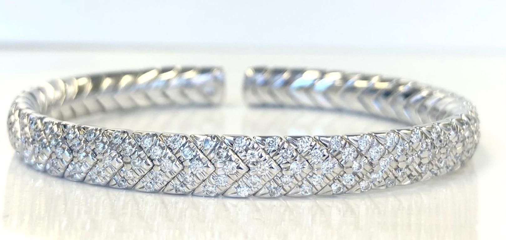 Contemporary 18 Karat White Gold Chevron Diamond Bangle Bracelet For Sale