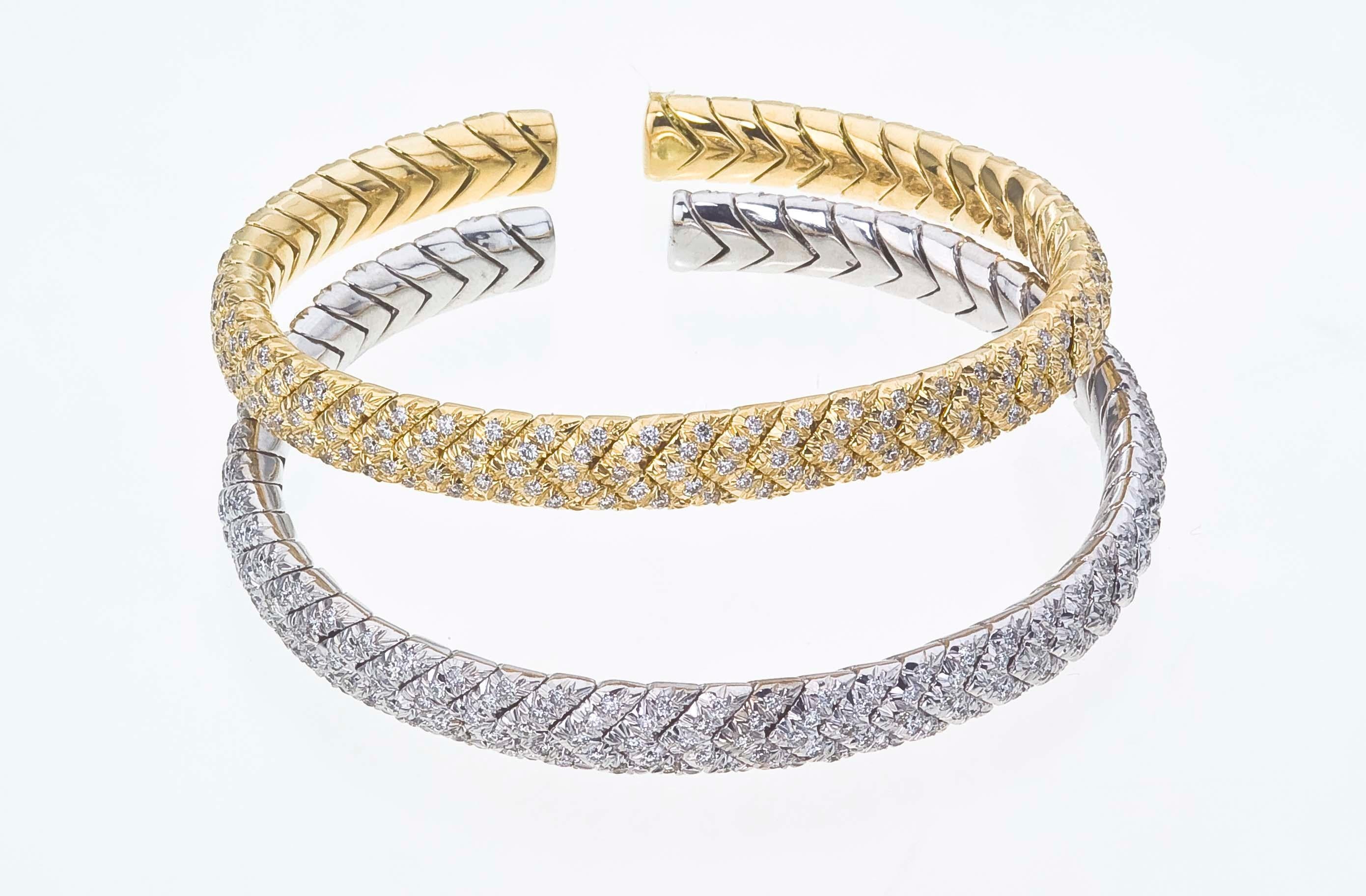 Round Cut 18 Karat White Gold Chevron Diamond Bangle Bracelet For Sale