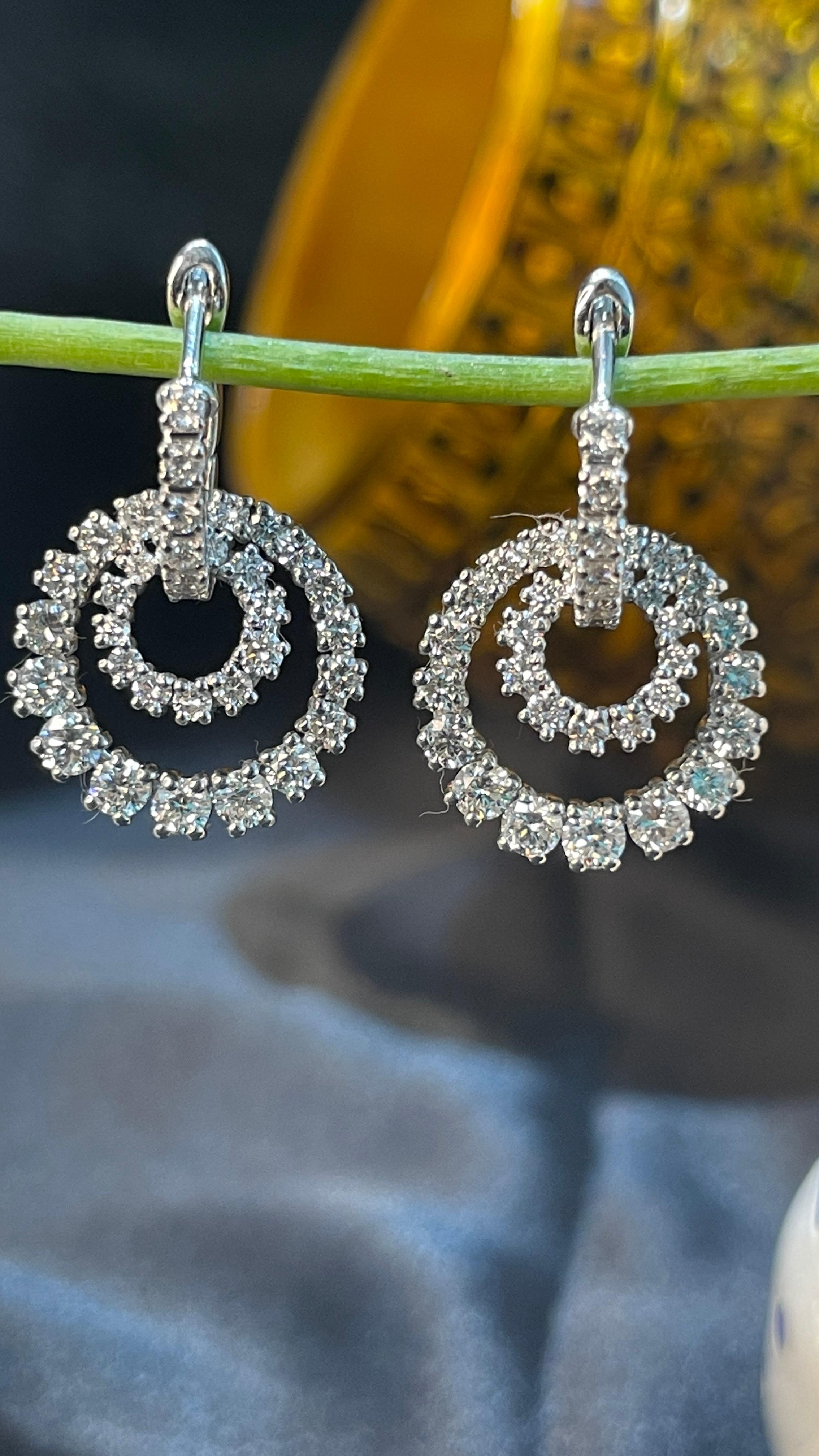 Round Cut 18k White Gold Circle Diamond Party Dangle Earrings for Women For Sale