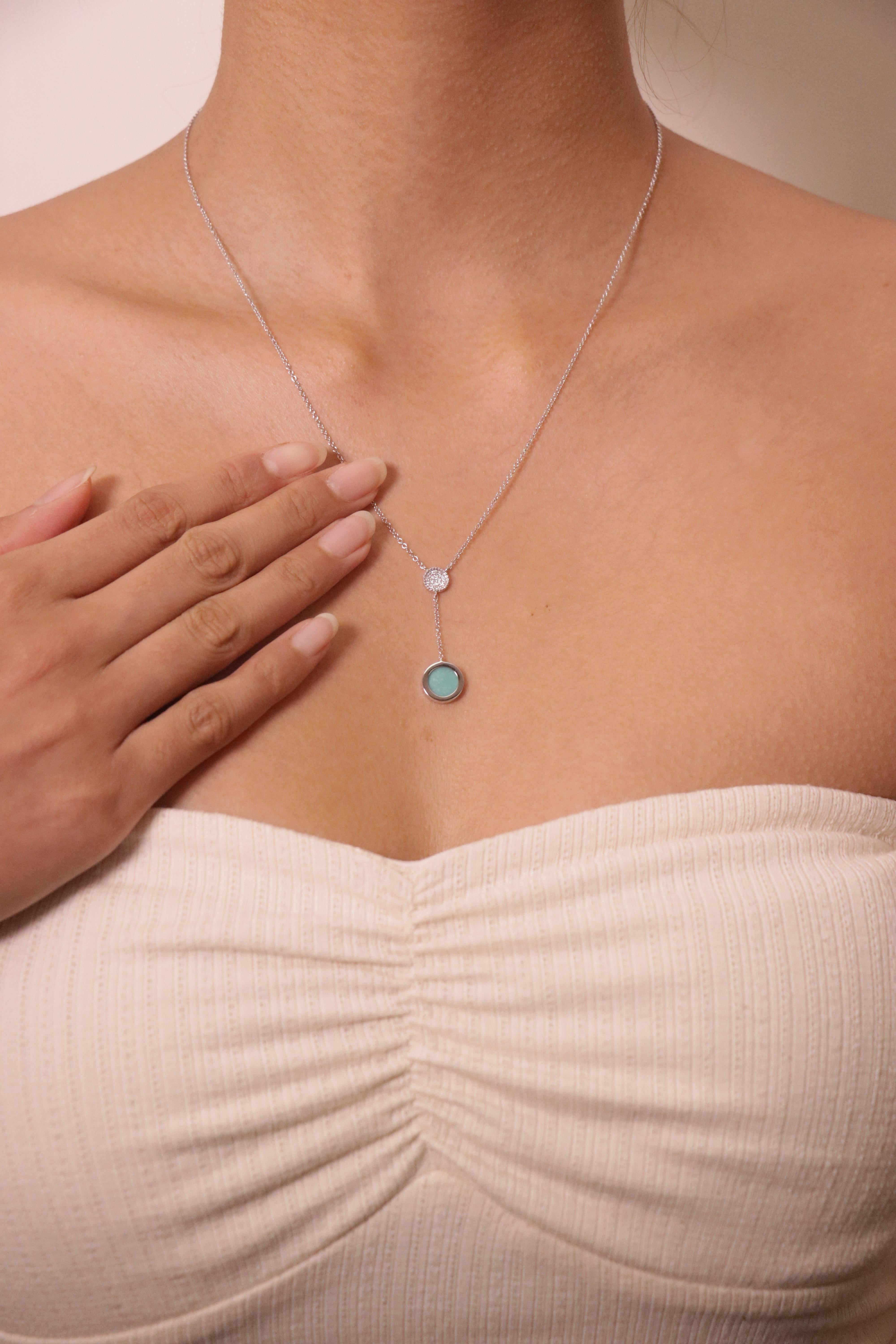 Collier lariat en or blanc 18 carats, turquoise circulaire Cts 0,88 et diamant rond en vente 1