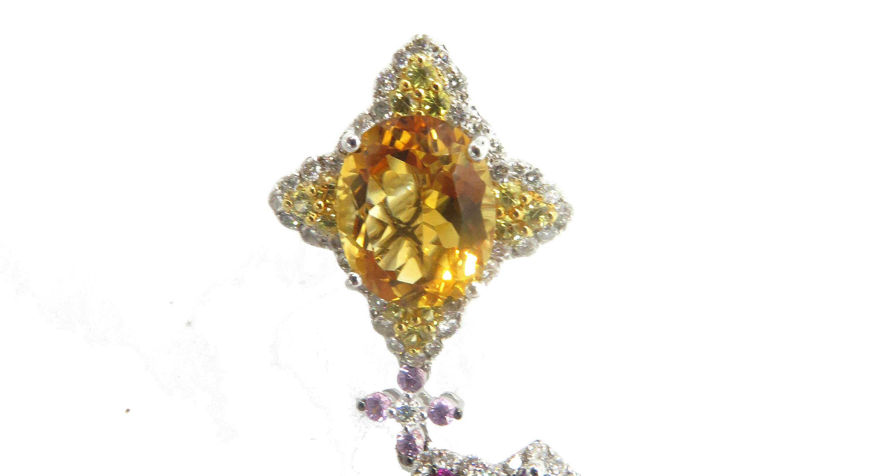 Schönes Paar Ohrringe aus Weißgold mit Amethysten, orangefarbenen Saphiren und Citrin-Diamanten. Sie sind in 18k Weißgold in einer schönen polierten Oberfläche gemacht und diese Ohrringe sind 2,1 