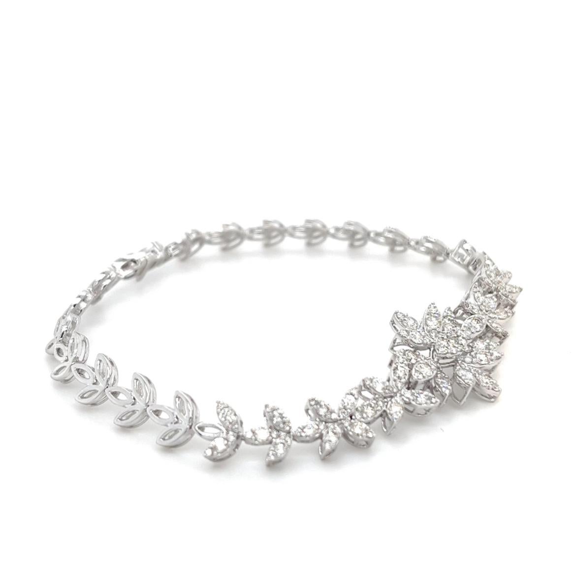 Round Cut 18K White Gold Classic Diamond Bracelet For Sale