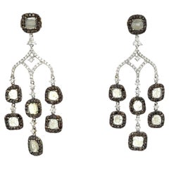 Boucles d'oreilles pendantes classiques en or blanc 18K avec diamants