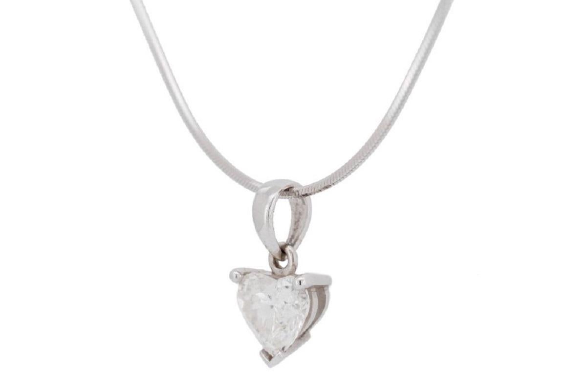 18K White Gold Classic Heart Solitaire Necklace with 1.11 Ct Natural Diamonds For Sale 2