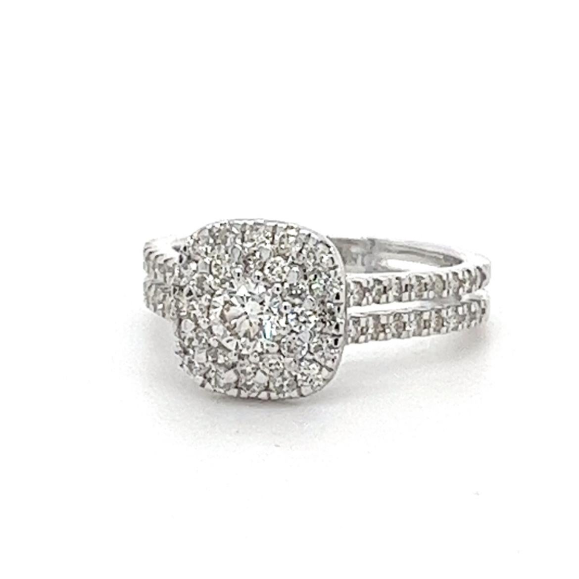 Round Cut 18K White Gold Classical Diamond Ring For Sale