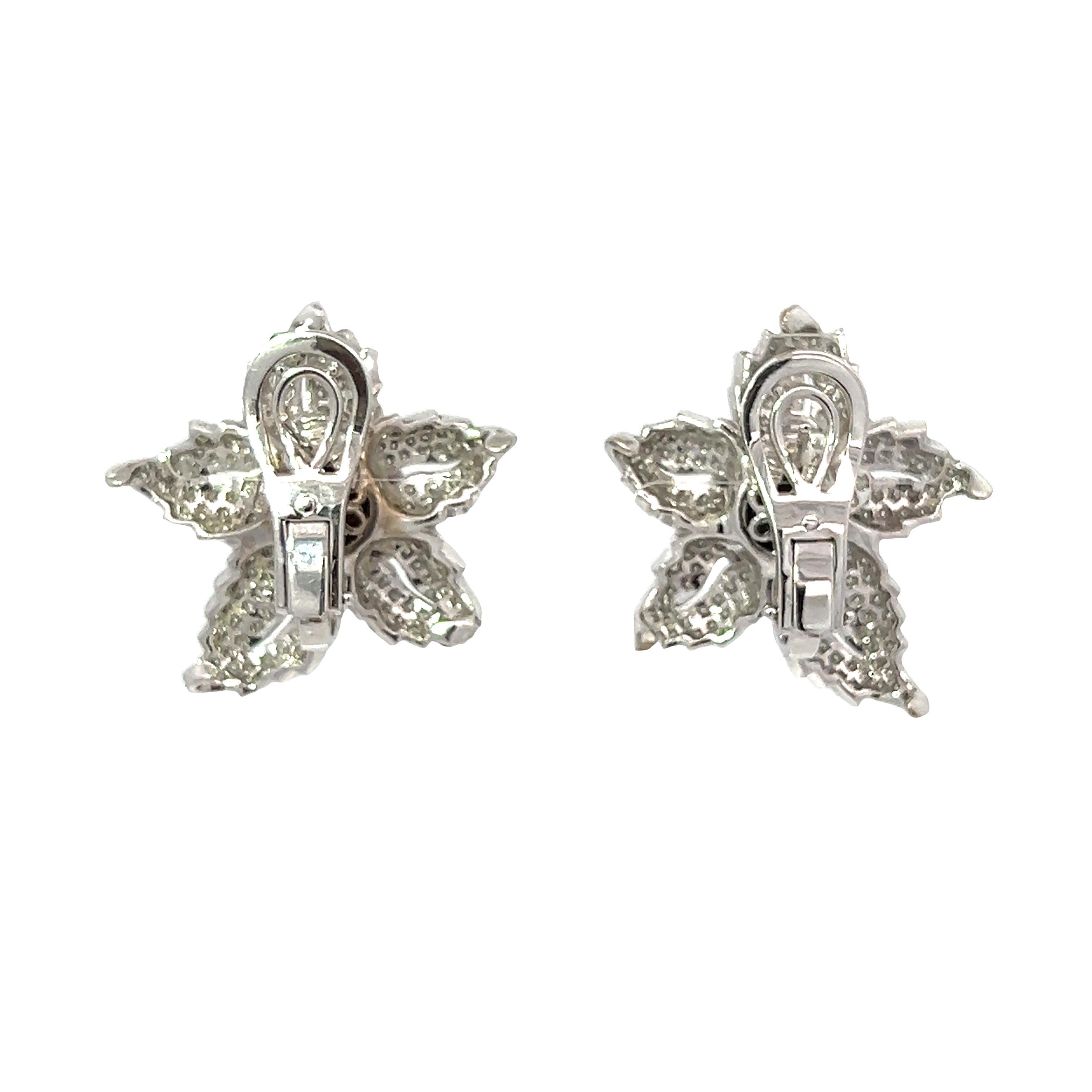 18K White Gold Clip-on Flower Earrings with 6.05CT Diamonds & Tahitian Pearls In New Condition For Sale In New York, NY