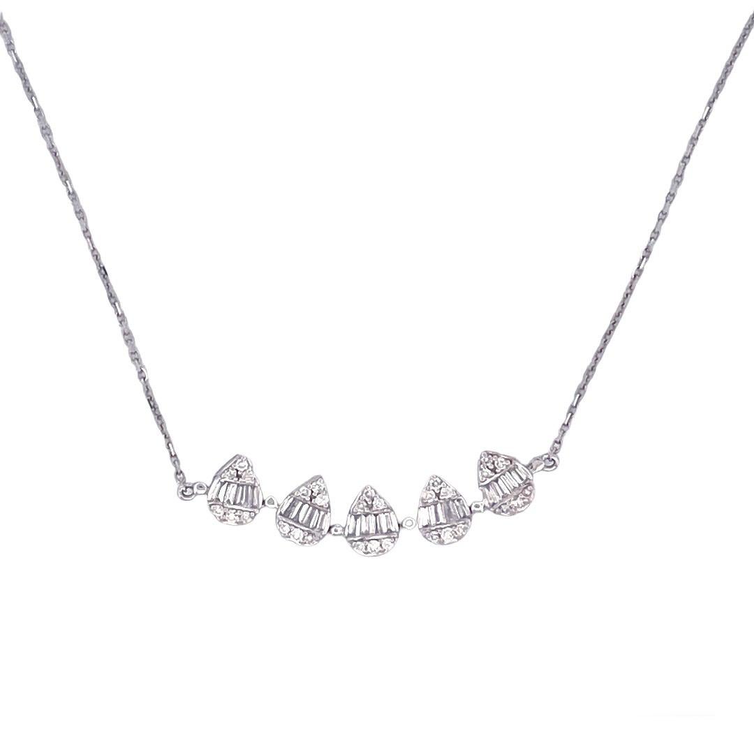 18K White Gold Clover Diamond Convertible Necklace

Elevate your collection with this
stunning necklace crafted from 18k white gold.
Weighing 4.05g, it has a
0.50 total carat weight of natural diamond with 16