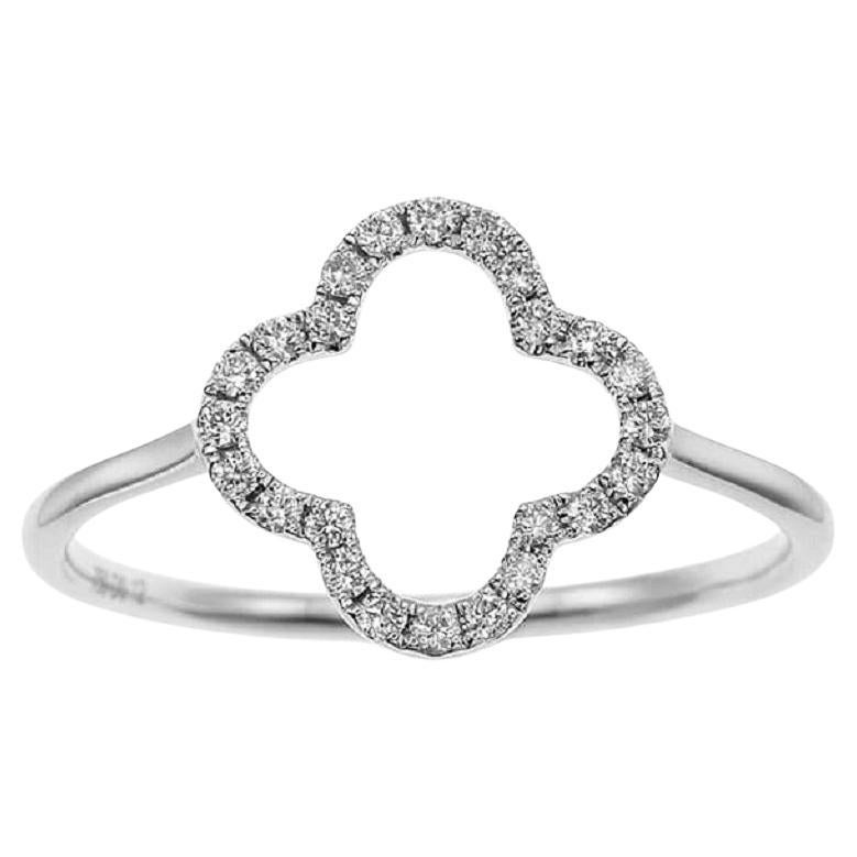 18K White Gold Clover Diamond Ring, Size 6 For Sale