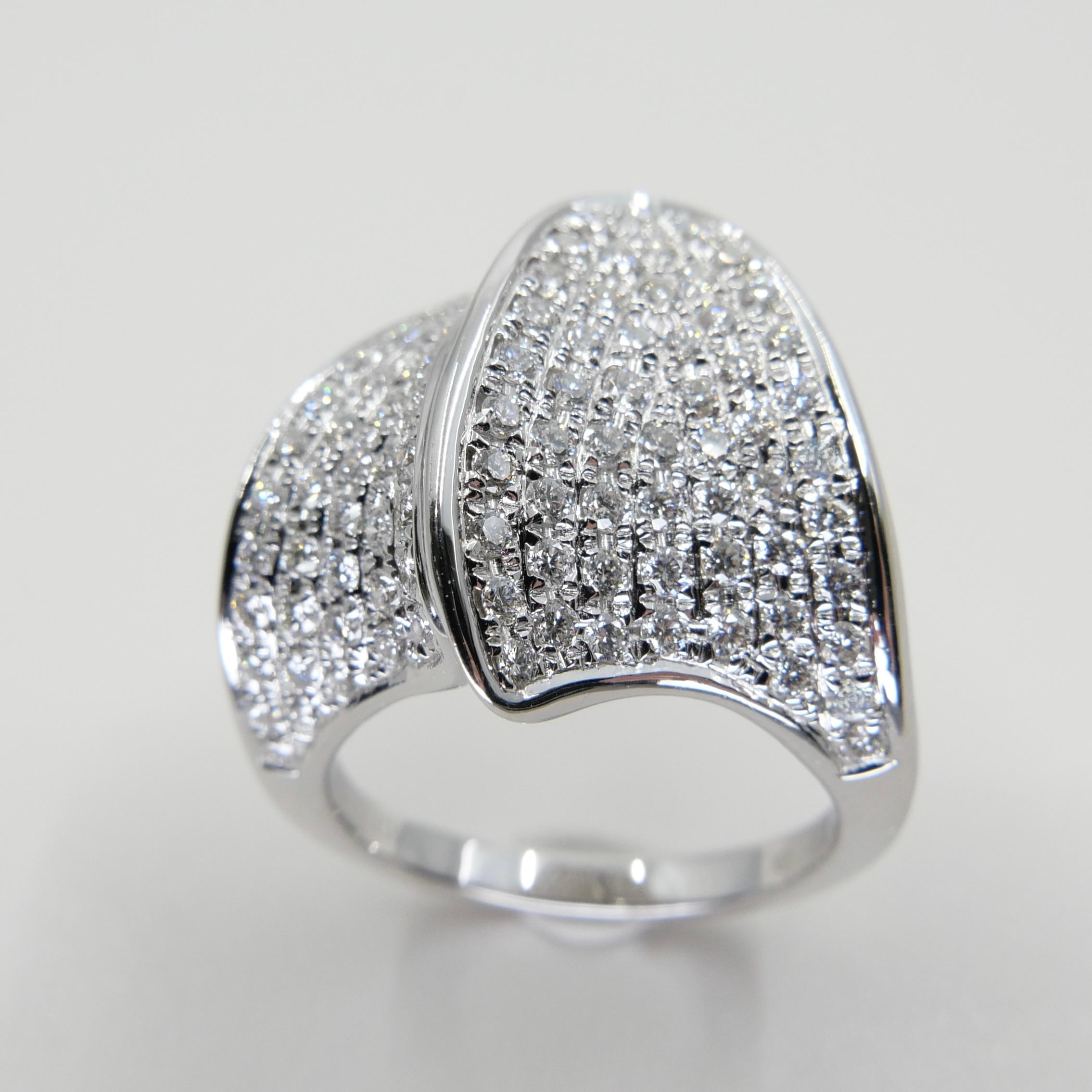 18K White Gold Cluster Diamond Cocktail Ring, 95 Diamonds, 1.07 CTW In New Condition For Sale In Hong Kong, HK