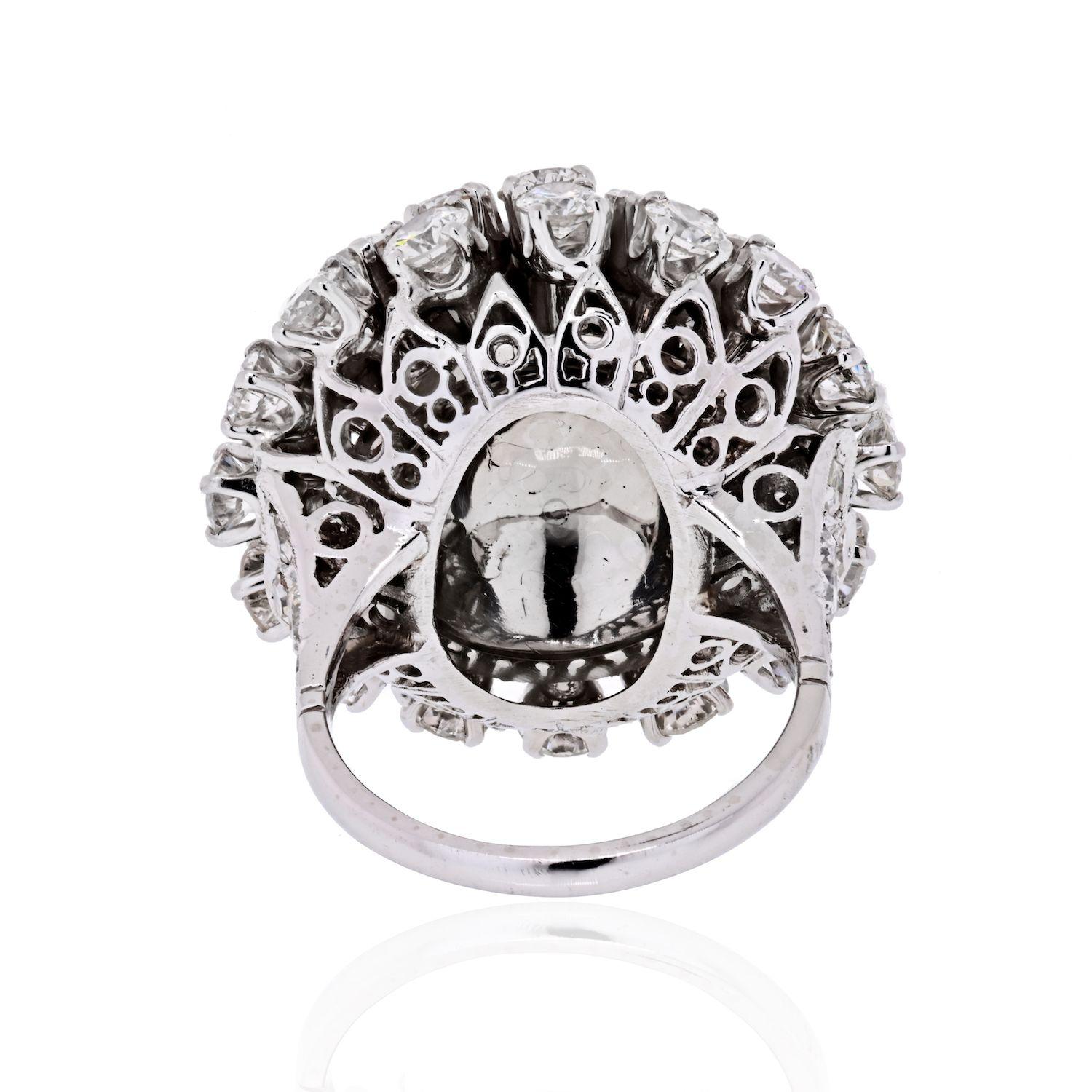 Brilliant Cut 18 Karat White Gold Cluster Diamond Ring For Sale