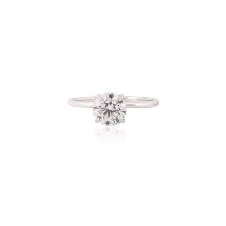 For Sale:  18k White Gold Cluster Moissanite Solitaire Ring for Wedding Anniversary Gift 7