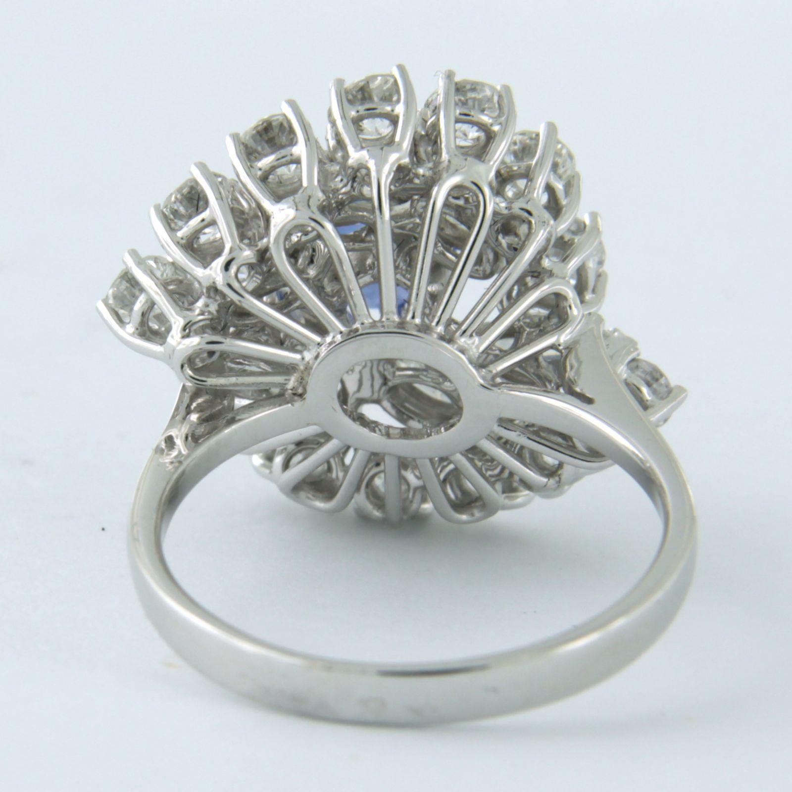 Modern 18k white gold cluster ring with a sapphire and diamonds For Sale