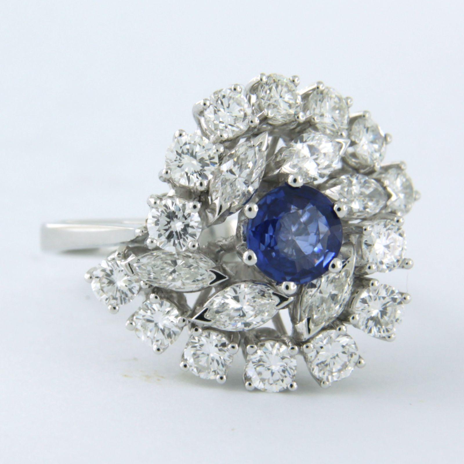 Women's 18k white gold cluster ring with a sapphire and diamonds For Sale
