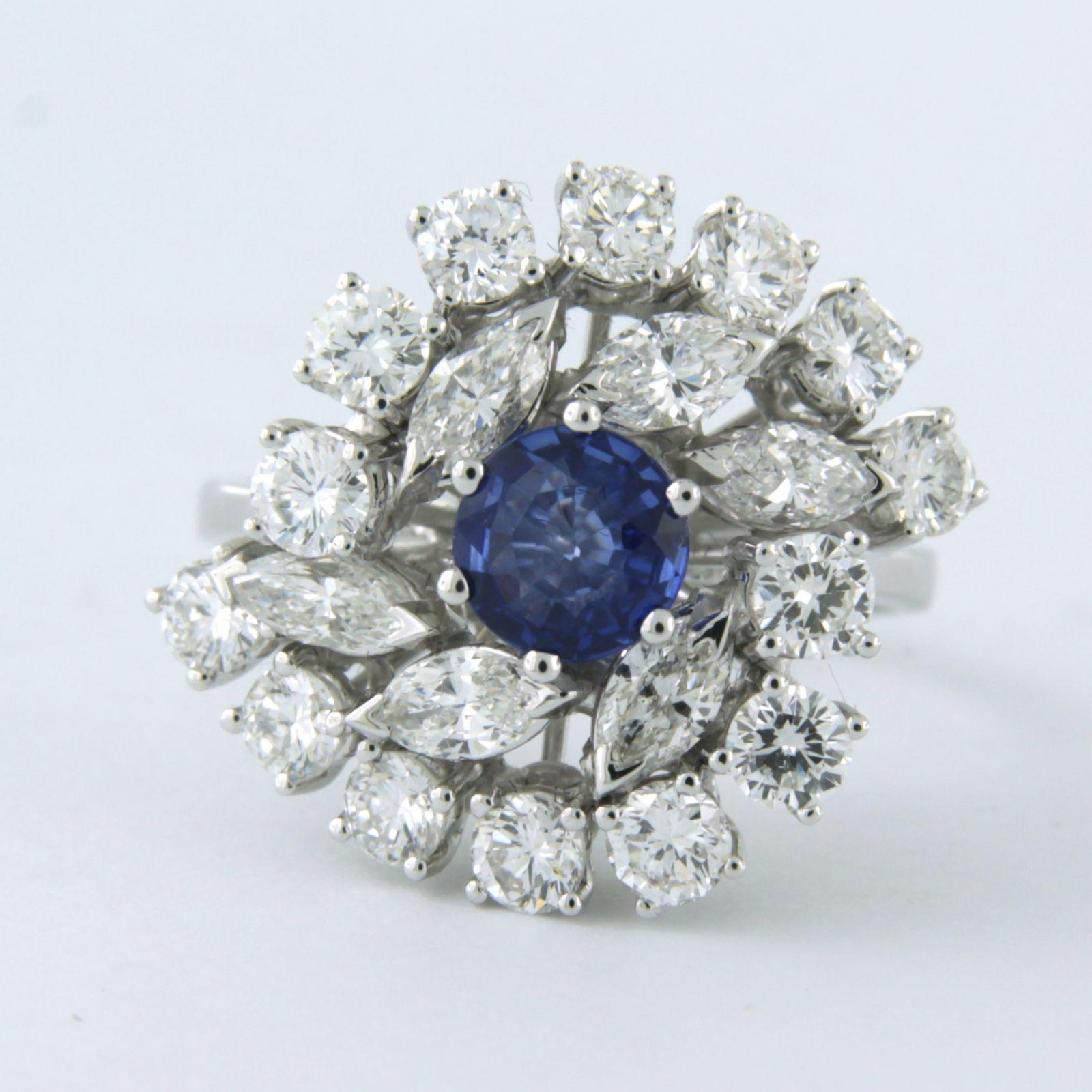18k white gold cluster ring with a sapphire and diamonds For Sale 1