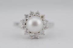 Anello a grappolo in oro bianco 18k con perla coltivata e diamanti