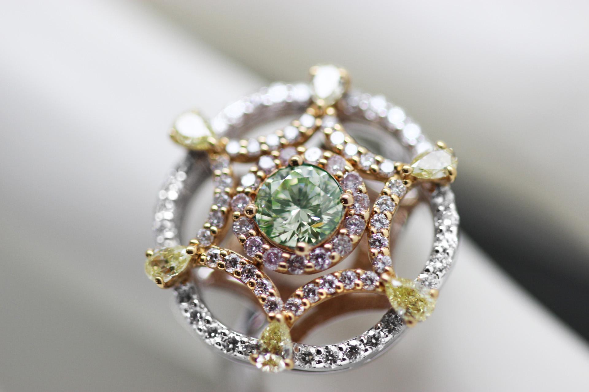 Contemporary 18k White Gold Cocktail Ring 0.60 ct Fancy Yellow Green Diamond GIA Scarselli For Sale