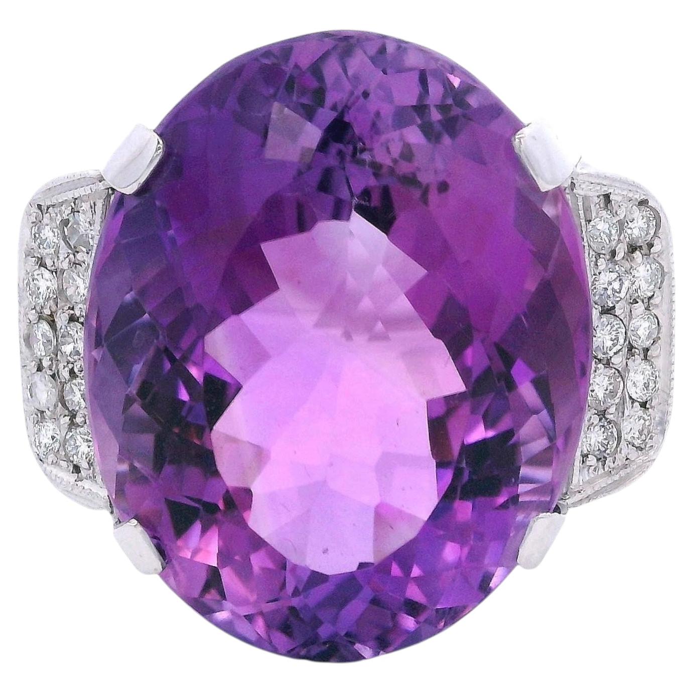 Cocktailring aus 18-karätigem Weißgold mit Amethysten und Diamanten mit einem Gesamtgewicht von 36,40 Karat