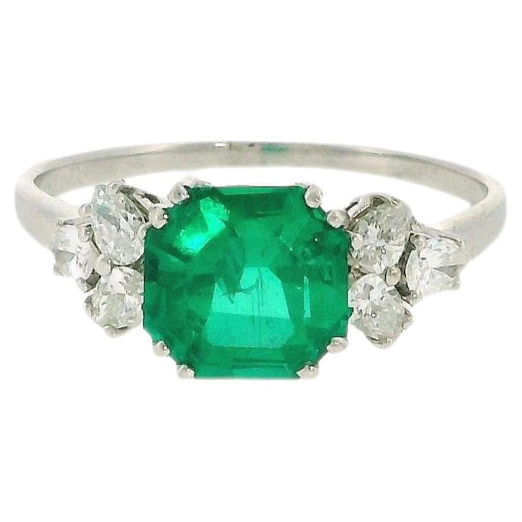 18K White Gold Colombian Emerald & Diamond Ring W/AGL Certificate For Sale