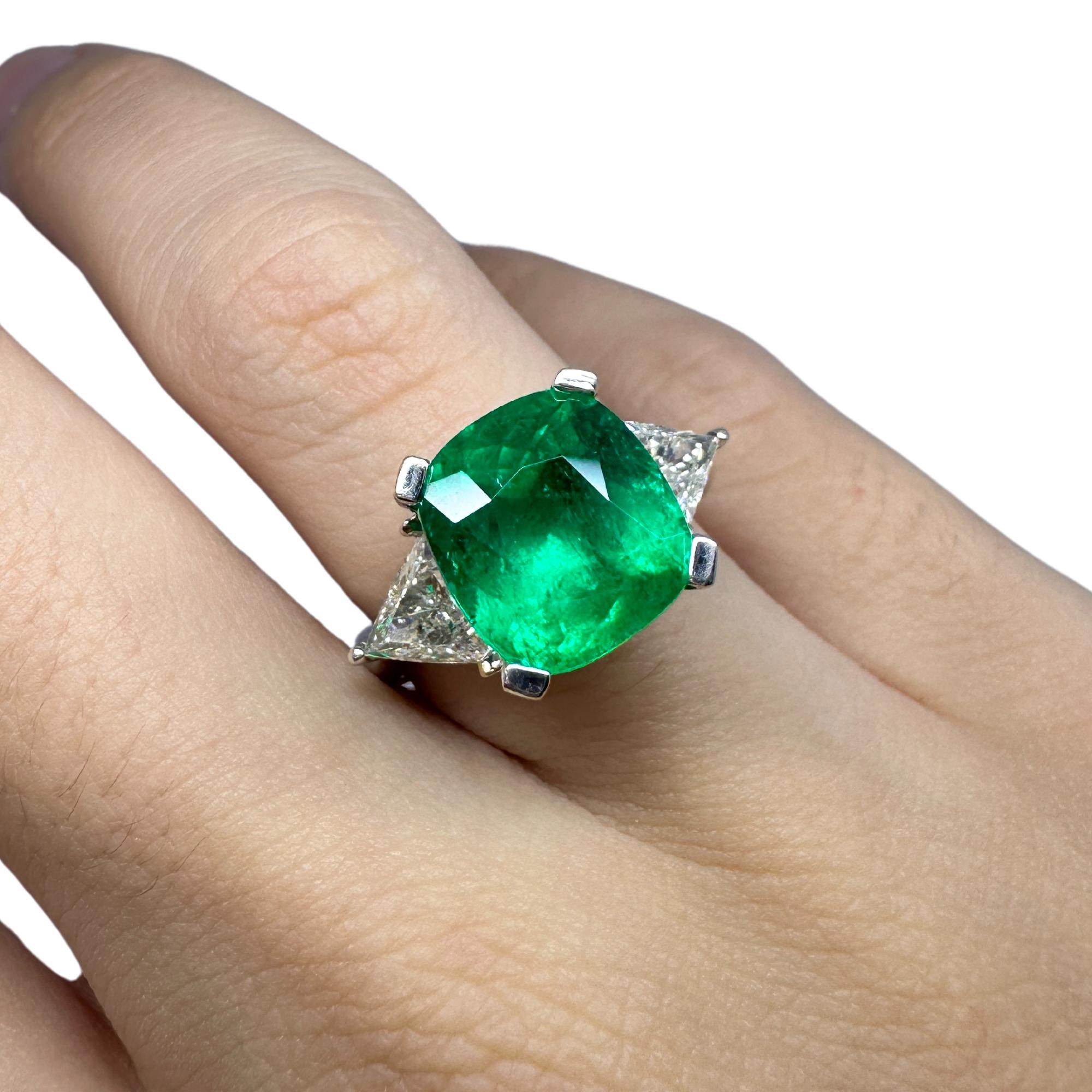 Women's 18k White Gold Columbian Cushion Natural Emerald and Trillion Cut Diamond Ring For Sale