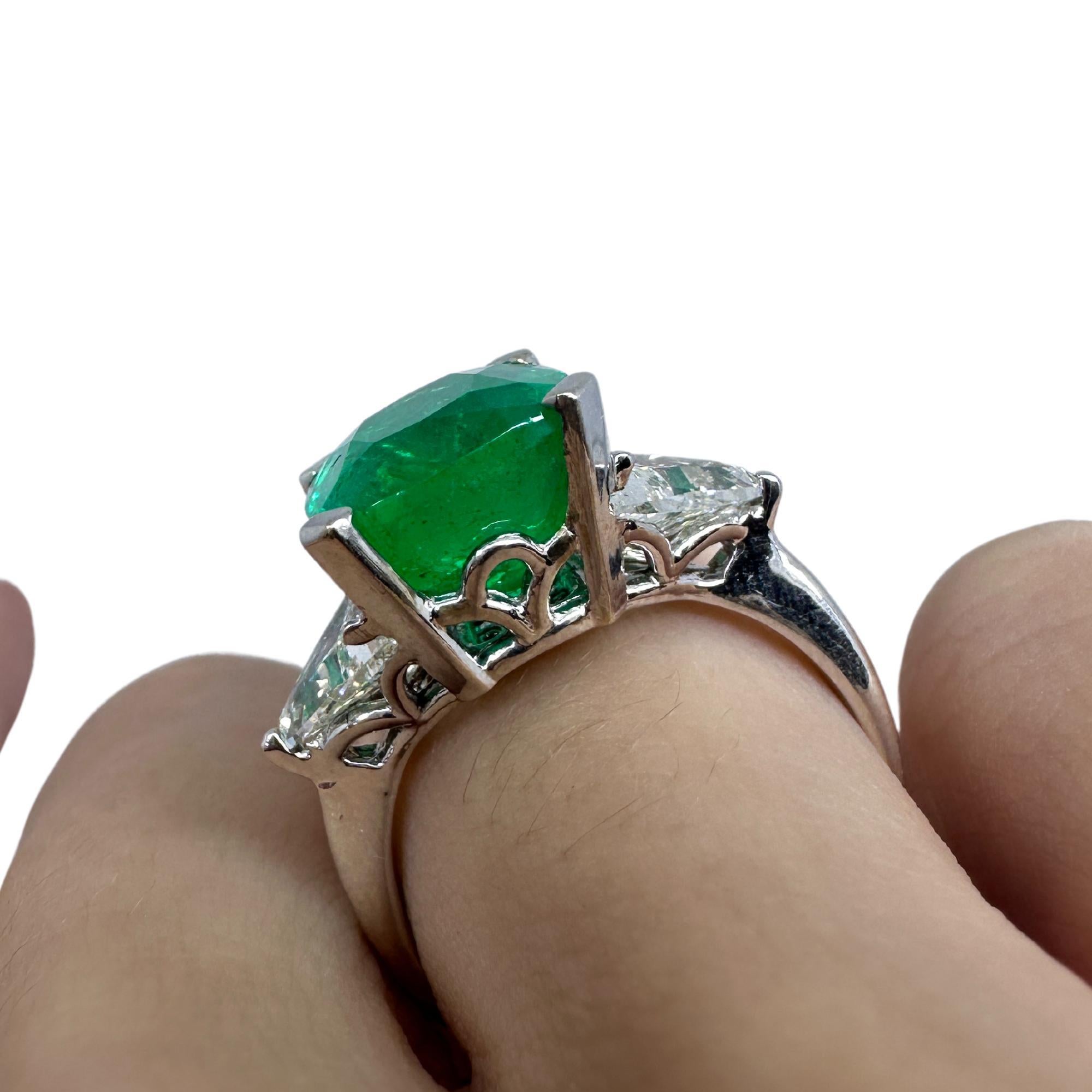 18k White Gold Columbian Cushion Natural Emerald and Trillion Cut Diamond Ring For Sale 1