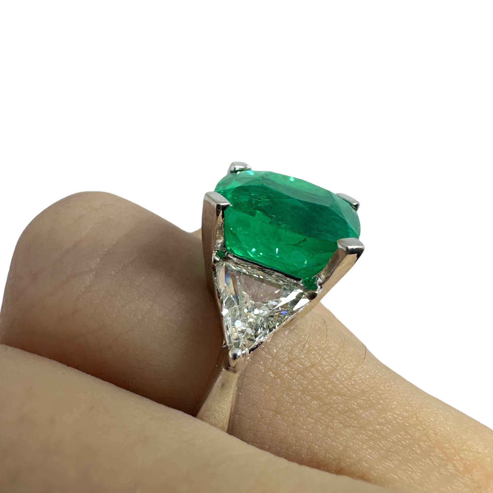 18k White Gold Columbian Cushion Natural Emerald and Trillion Cut Diamond Ring For Sale 2