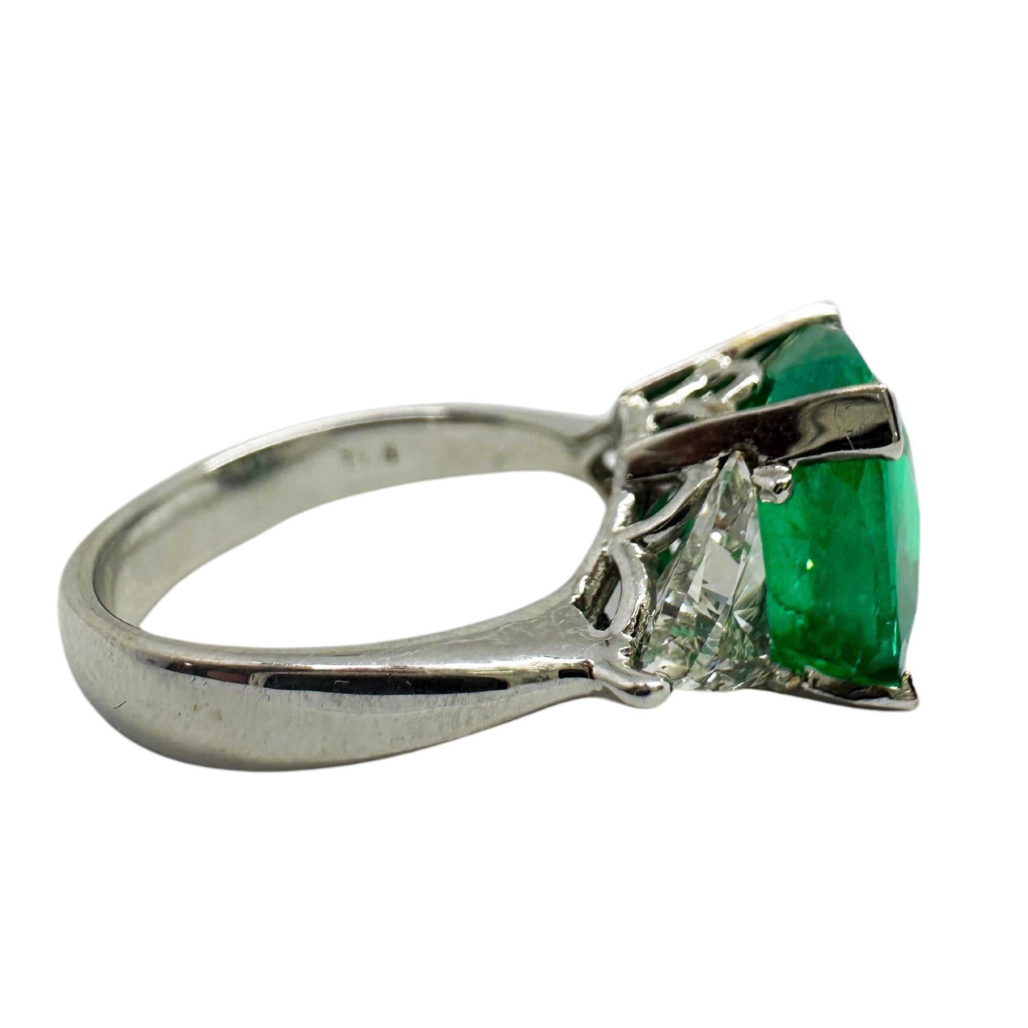 18k White Gold Columbian Cushion Natural Emerald and Trillion Cut Diamond Ring For Sale 4