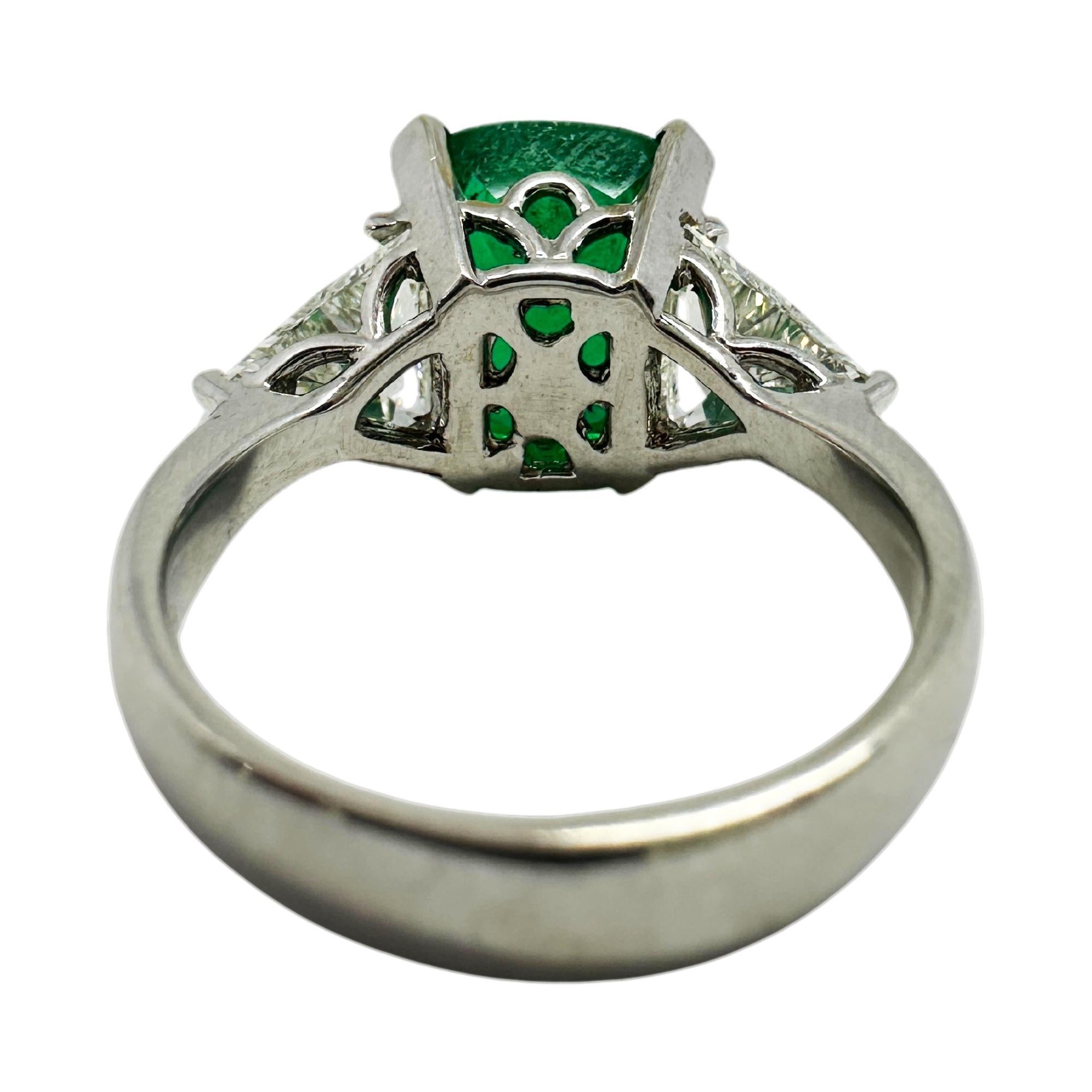 18k White Gold Columbian Cushion Natural Emerald and Trillion Cut Diamond Ring For Sale 5