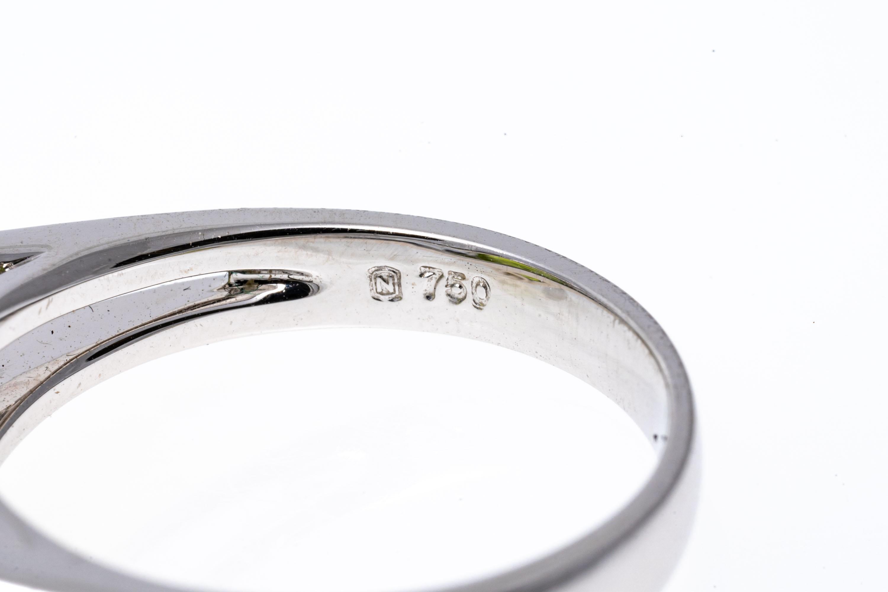 18k Weißgold Zeitgenössischer Horizontaler Peridot und Diamant-Halo-Ring (Ovalschliff) im Angebot