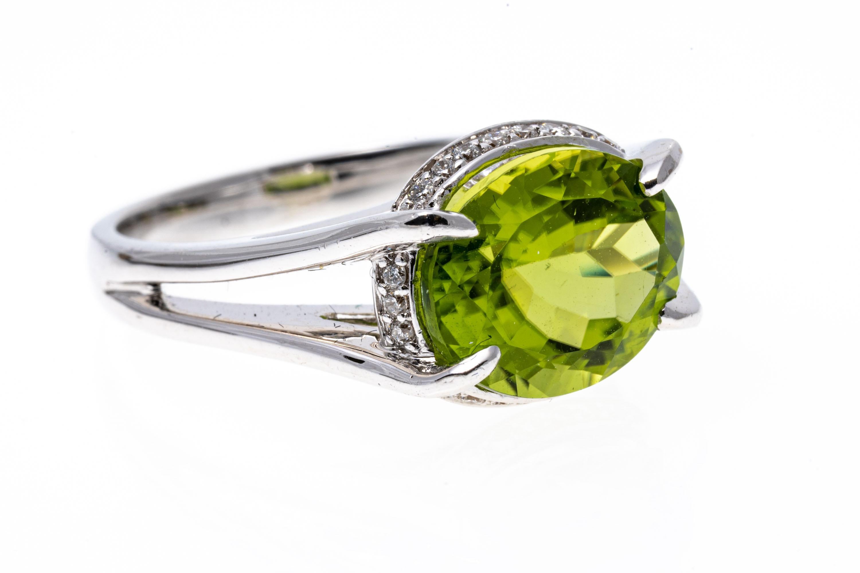 18k White Gold Contemporary Horizontal Peridot and Diamond Halo Ring For Sale 2