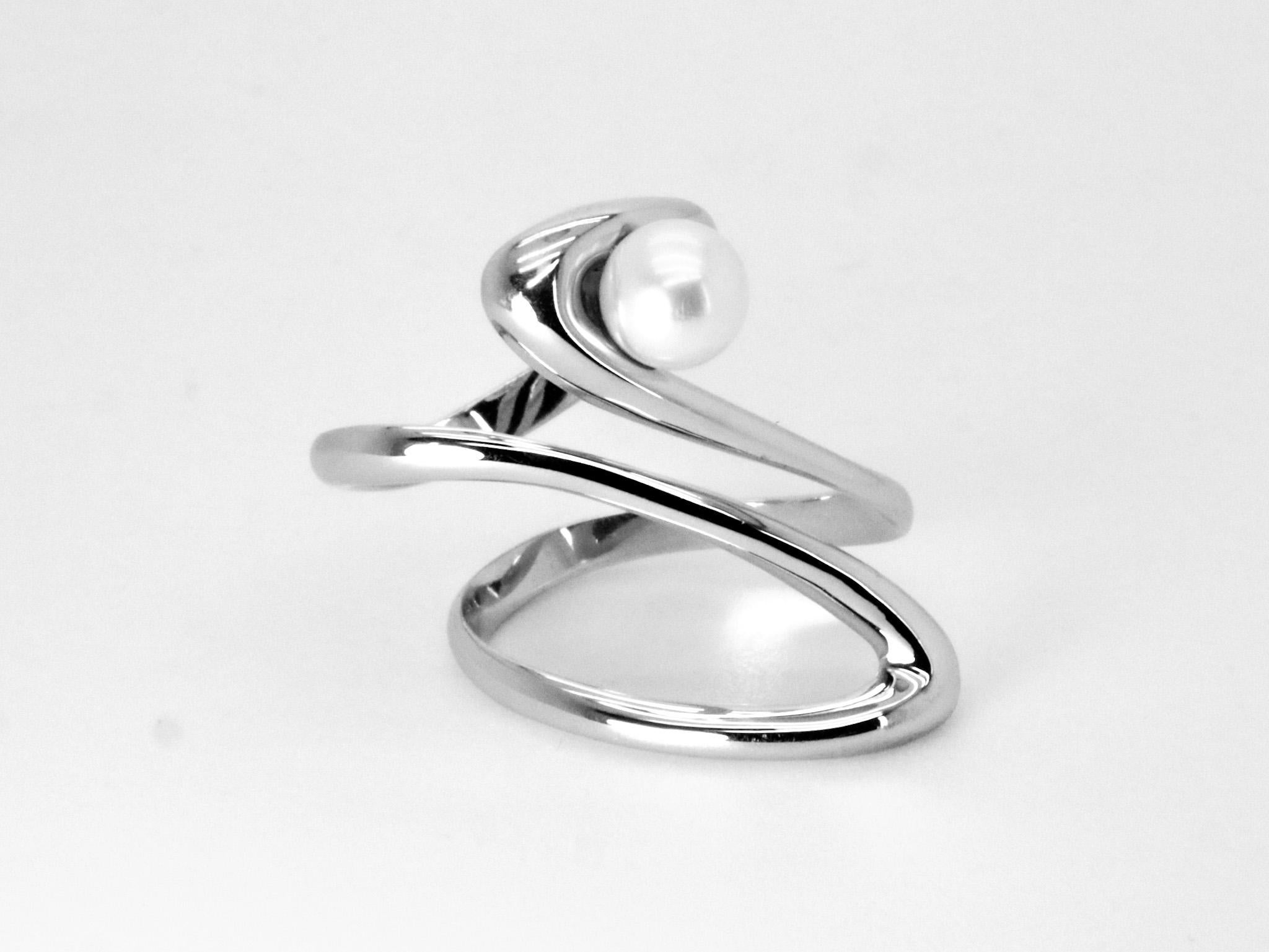 18K White Gold Cosmic Design White Pearl Gemini Beatrice Barzaghi Cocktail Ring For Sale 3
