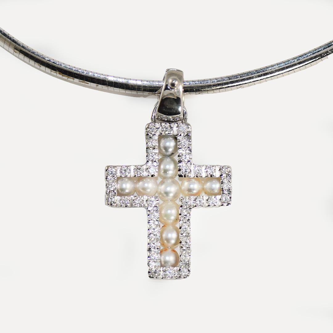 14k white gold omega link necklace with vintage diamond and pearl cross in 18k white gold setting.
The chain is stamped 14k and weighs 12 grams.
The pendant tests 18k and weighs 5.6 grams.
There are small pearls in the middle of the cross with round
