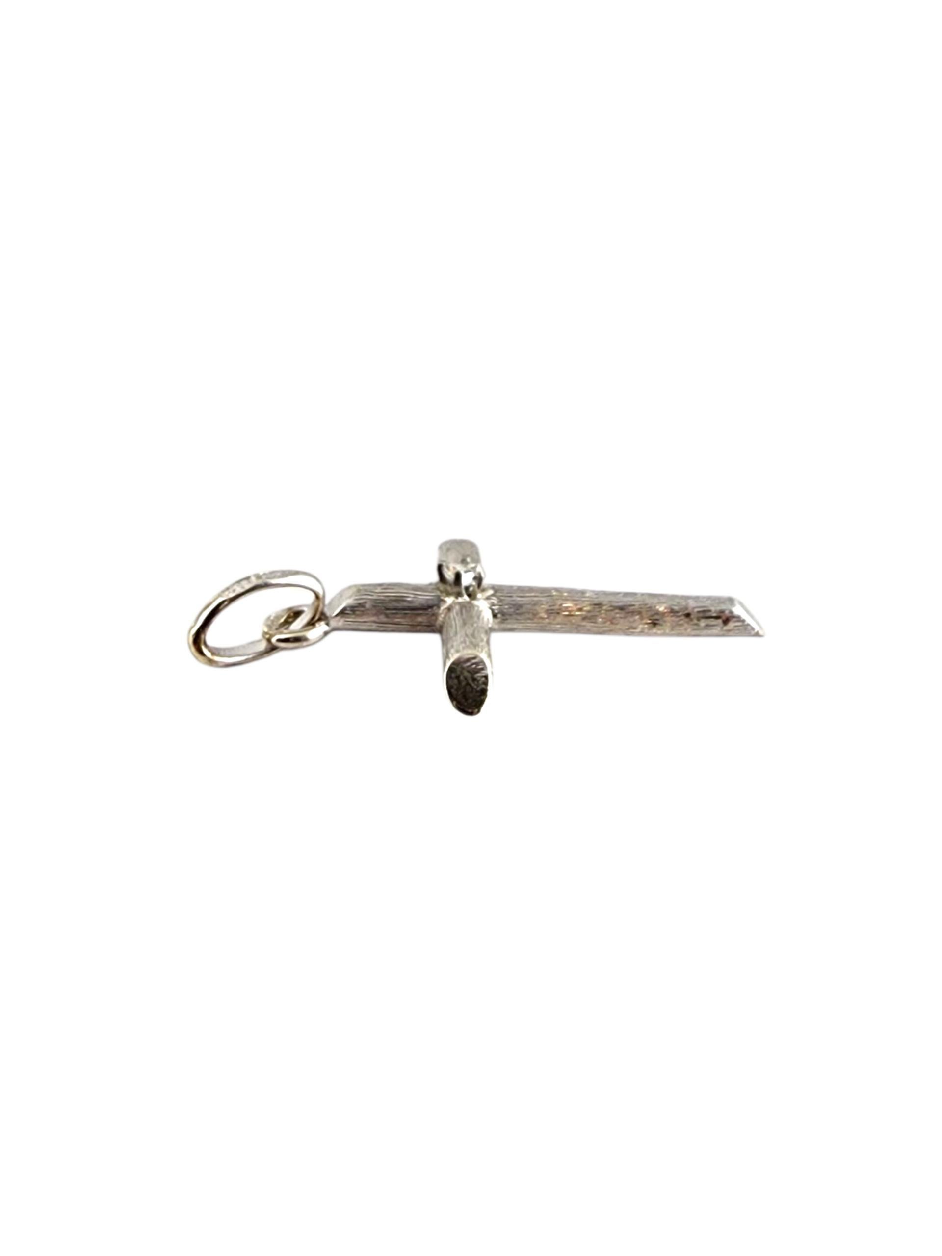 18K White Gold Cross Pendant #22508 In Good Condition For Sale In Washington Depot, CT