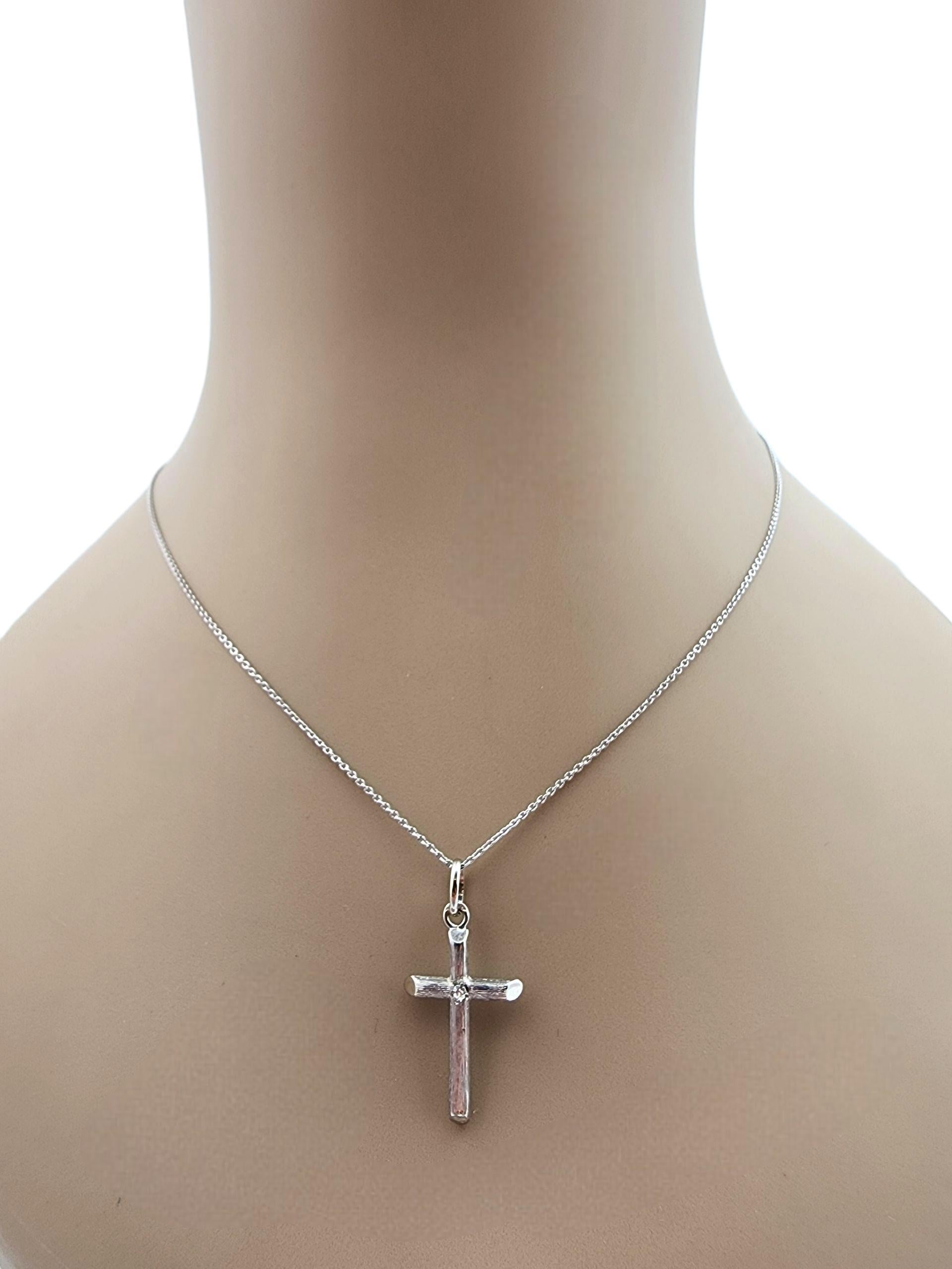 18K White Gold Cross Pendant #22508 For Sale 3
