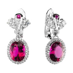 Boucles d'oreilles en or blanc 18 carats avec rubellite et diamants en forme de couronne