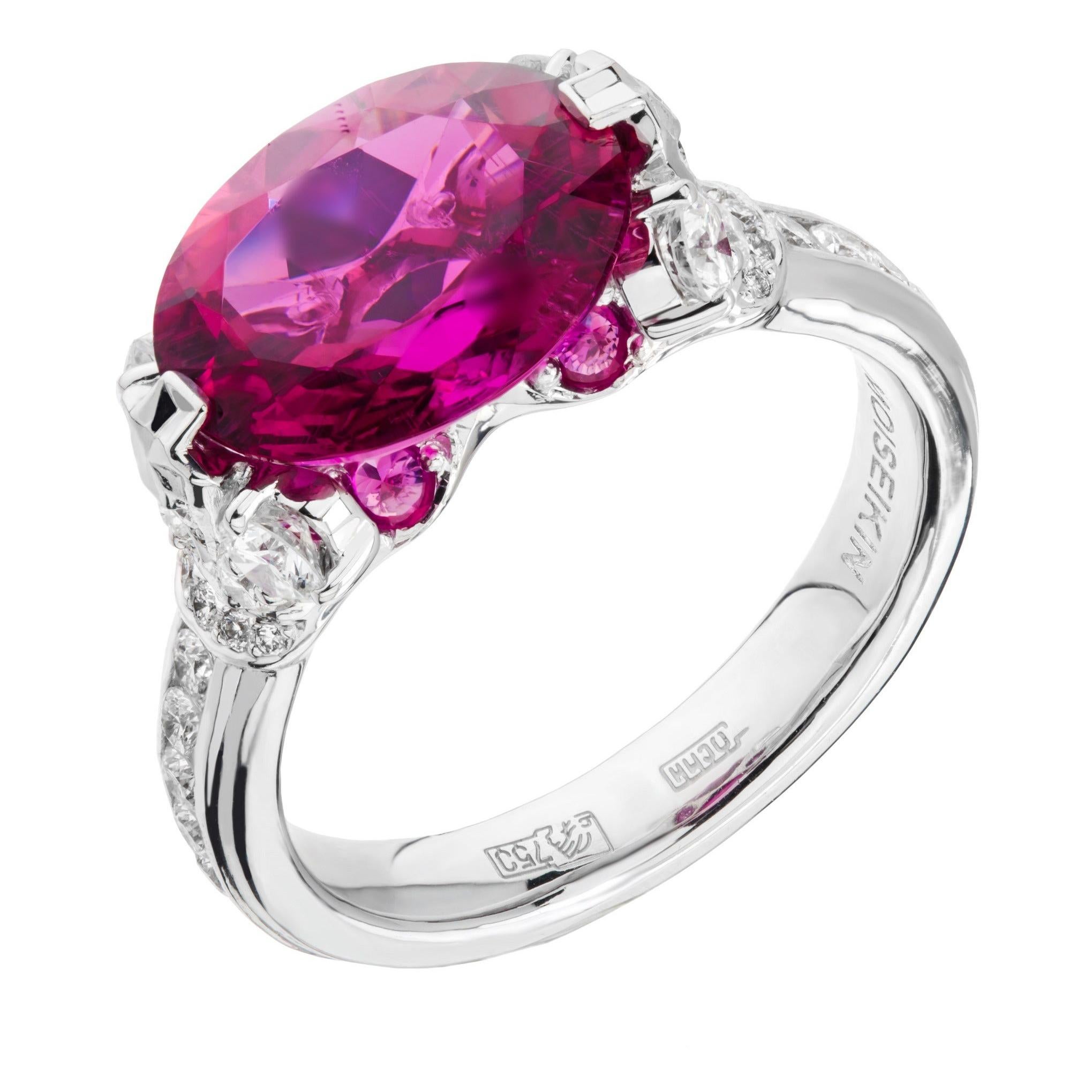 Bague en or blanc 18 carats avec rubellite et diamants en forme de couronne