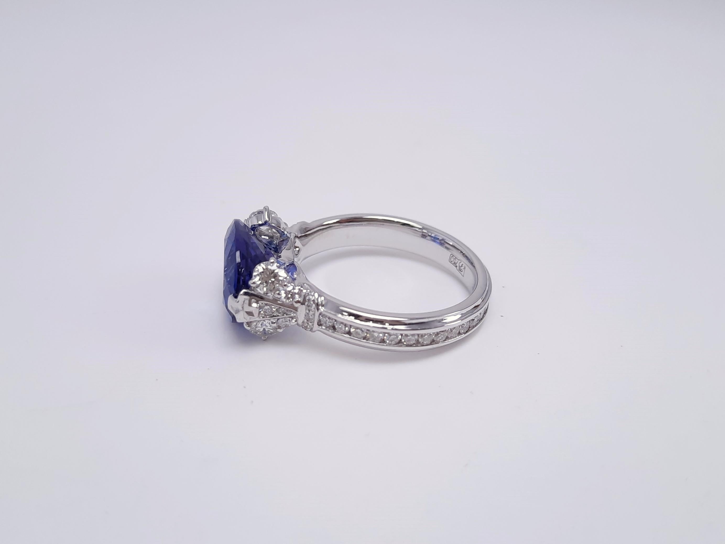18K White Gold Crown Design Diamond Tanzanite Ring In Excellent Condition For Sale In Hong Kong, HK