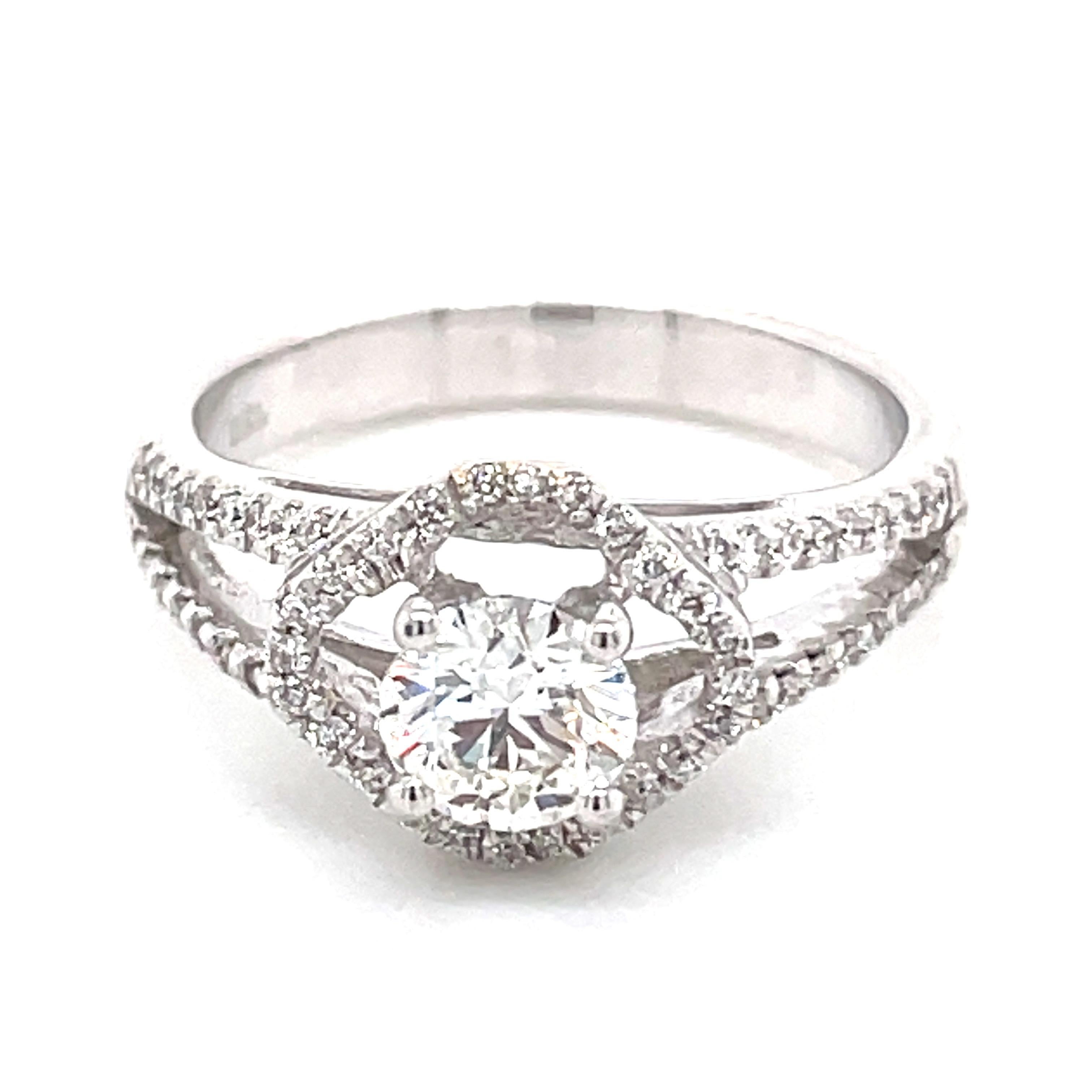 Contemporain Bague de fiançailles en or blanc 18 carats avec halo de diamants ronds brillants 0,54 carat en vente