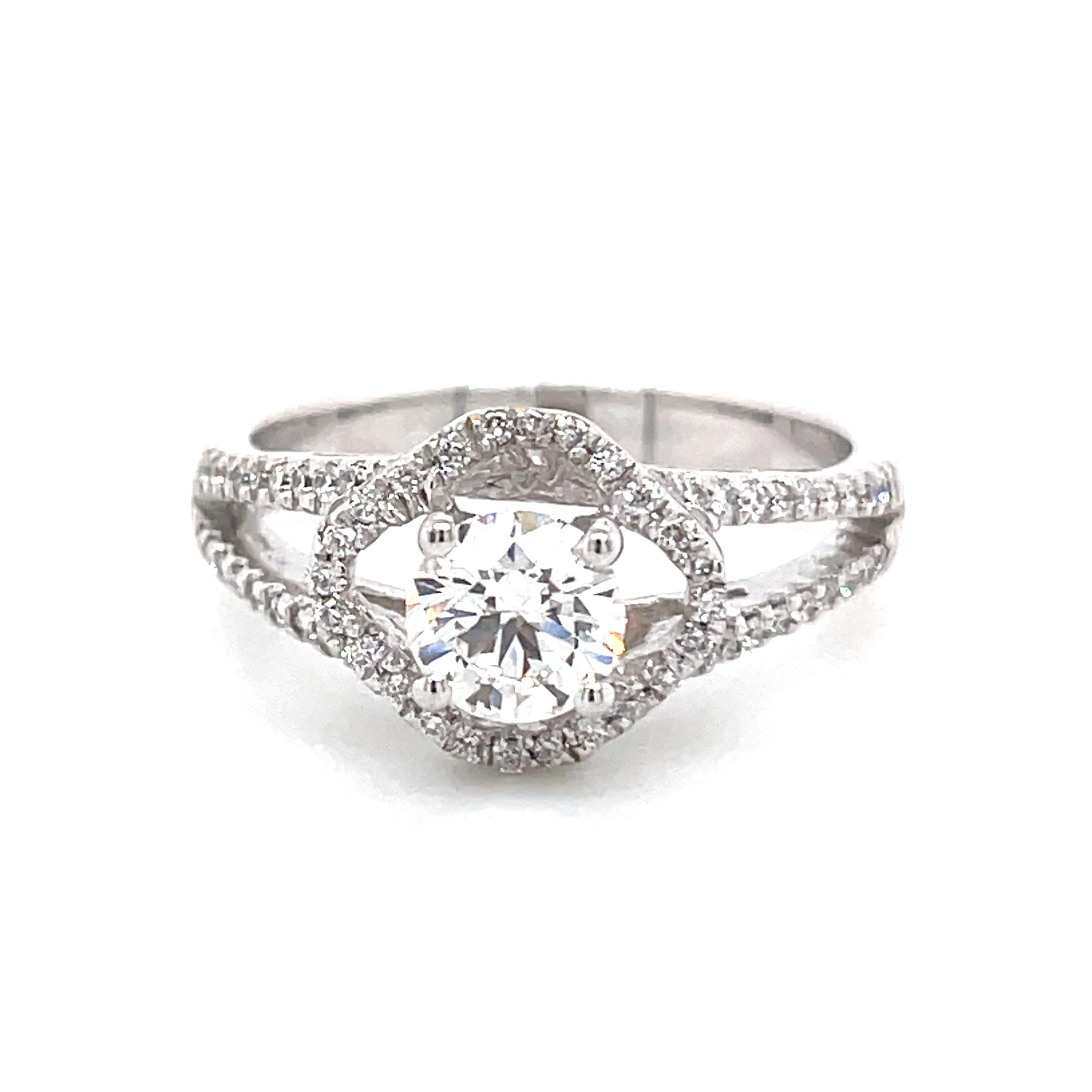 Bague de fiançailles en or blanc 18 carats avec halo de diamants ronds brillants 0,54 carat Pour femmes en vente