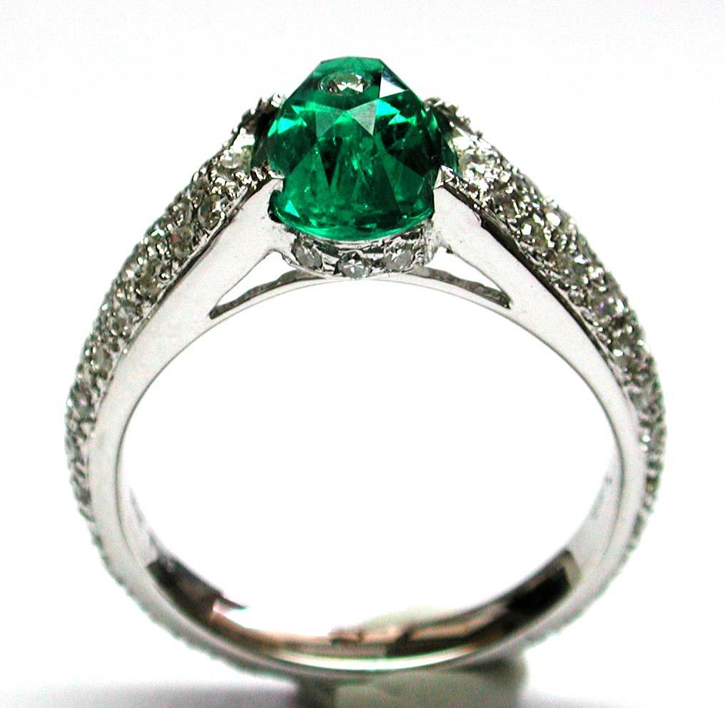 18k White Gold Cts 1.45 Oval Emerald and Diamond Engagement Ring For Sale 3