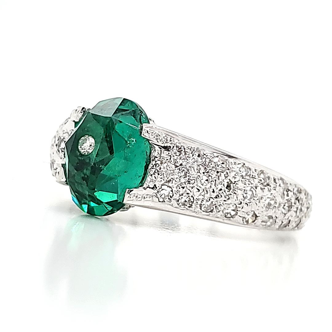 18k White Gold Cts 1.45 Oval Emerald and Diamond Engagement Ring In New Condition For Sale In Hong Kong, HK