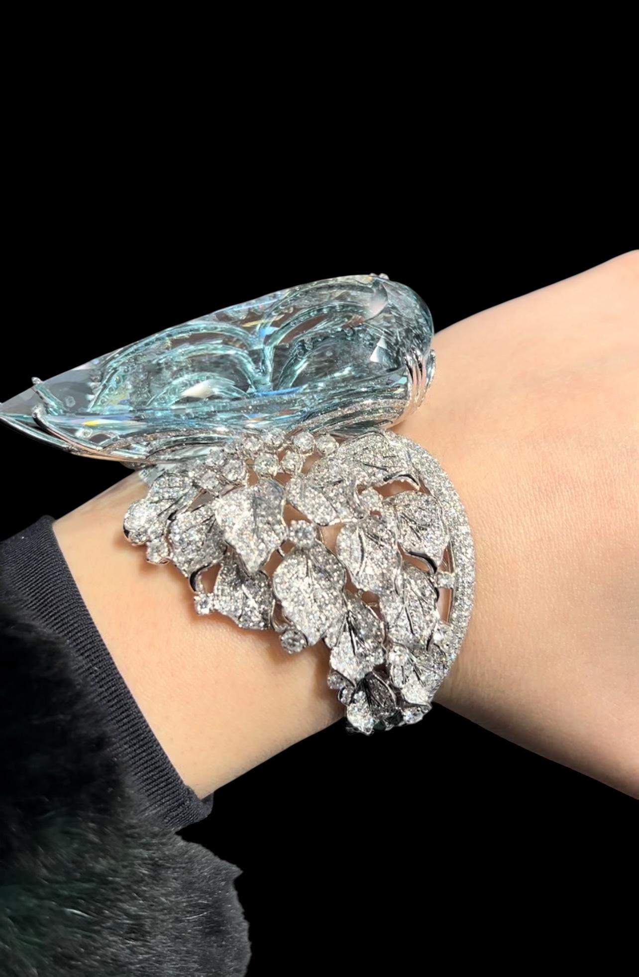 Bracciale in oro bianco 18 carati con acquamarina da 156,15 carati e diamanti da 16,50 carati - One-of-a-Kin In condizioni Nuovo in vendita a Great Neck, NY